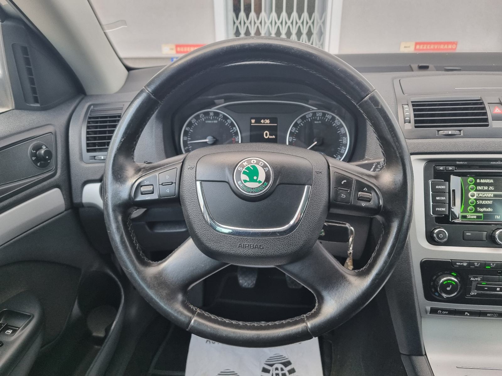 ŠKODA OCTAVIA 1,6 TDI-1 VL-105ks-NAVIGACIJA-2xPARK SENZORI-AUTOM KLIMA, fotografija 14