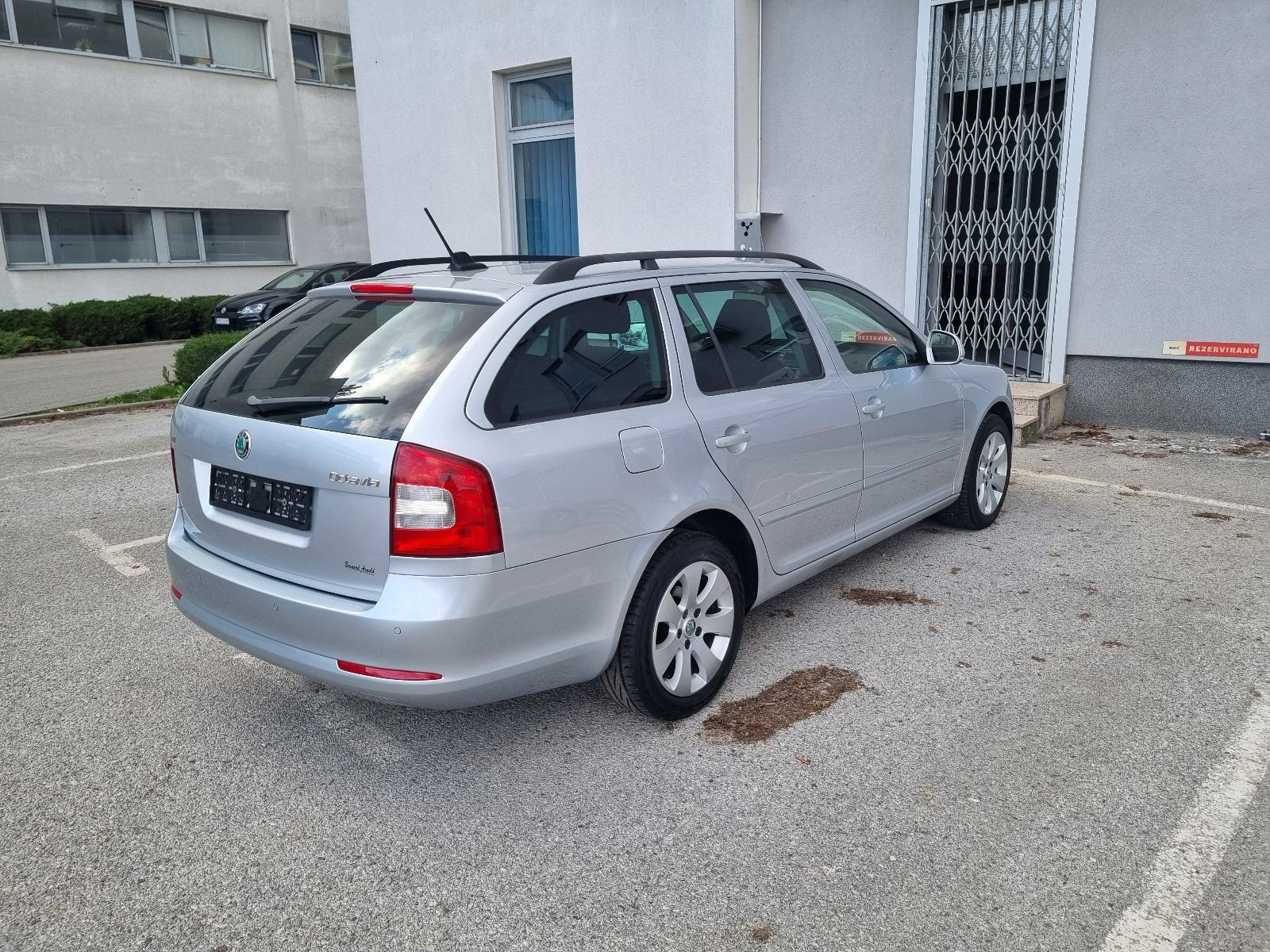 ŠKODA OCTAVIA 1,6 TDI-1 VL-105ks-NAVIGACIJA-2xPARK SENZORI-AUTOM KLIMA, fotografija 6