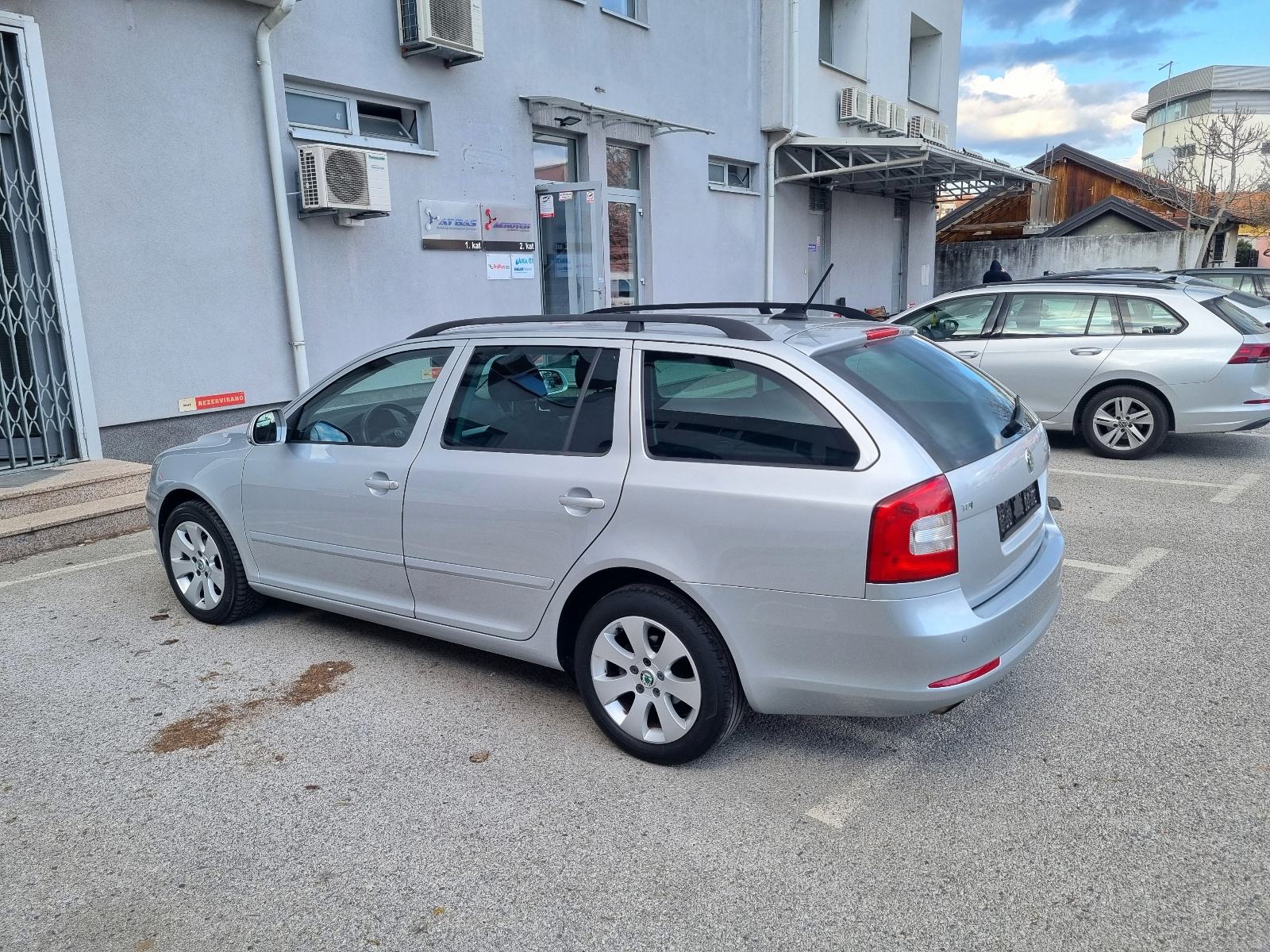 ŠKODA OCTAVIA 1,6 TDI-1 VL-105ks-NAVIGACIJA-2xPARK SENZORI-AUTOM KLIMA, fotografija 9