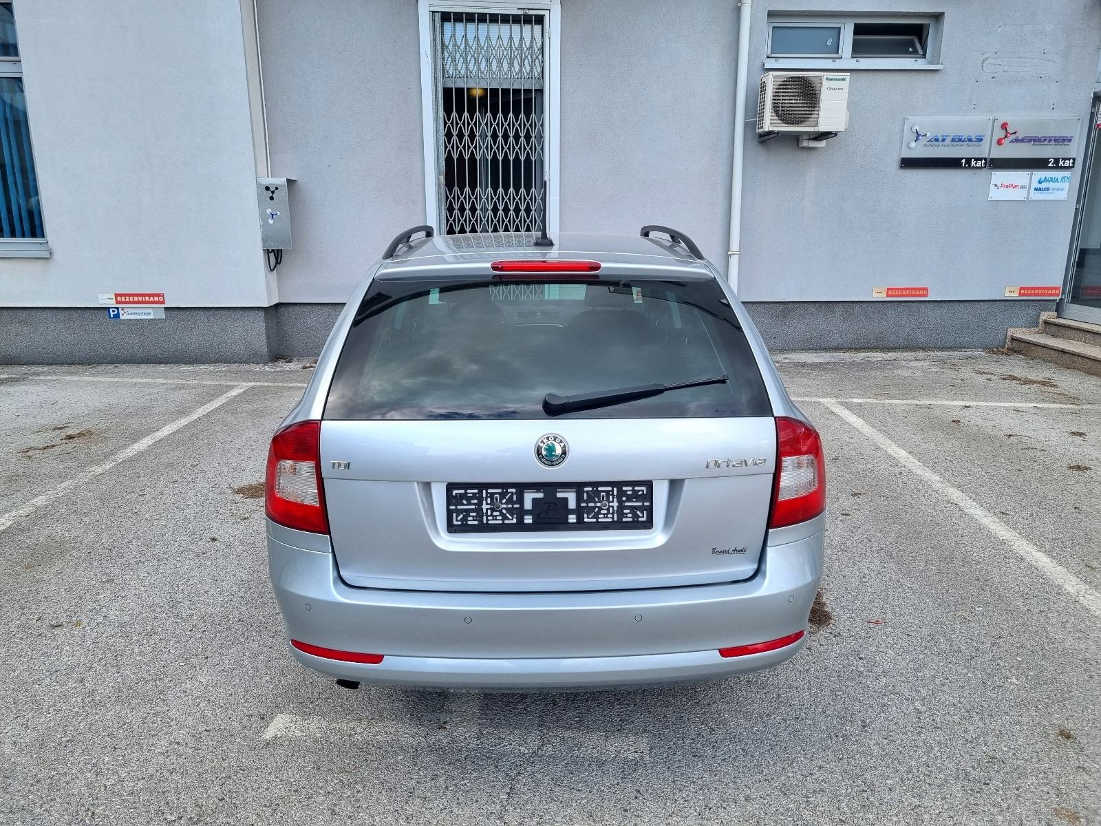 ŠKODA OCTAVIA 1,6 TDI-1 VL-105ks-NAVIGACIJA-2xPARK SENZORI-AUTOM KLIMA, fotografija 7