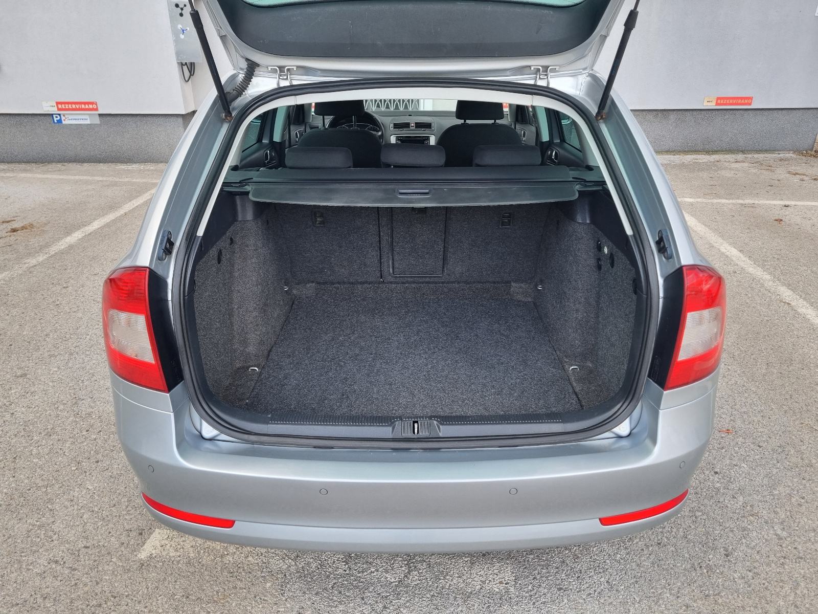 ŠKODA OCTAVIA 1,6 TDI-1 VL-105ks-NAVIGACIJA-2xPARK SENZORI-AUTOM KLIMA, fotografija 8