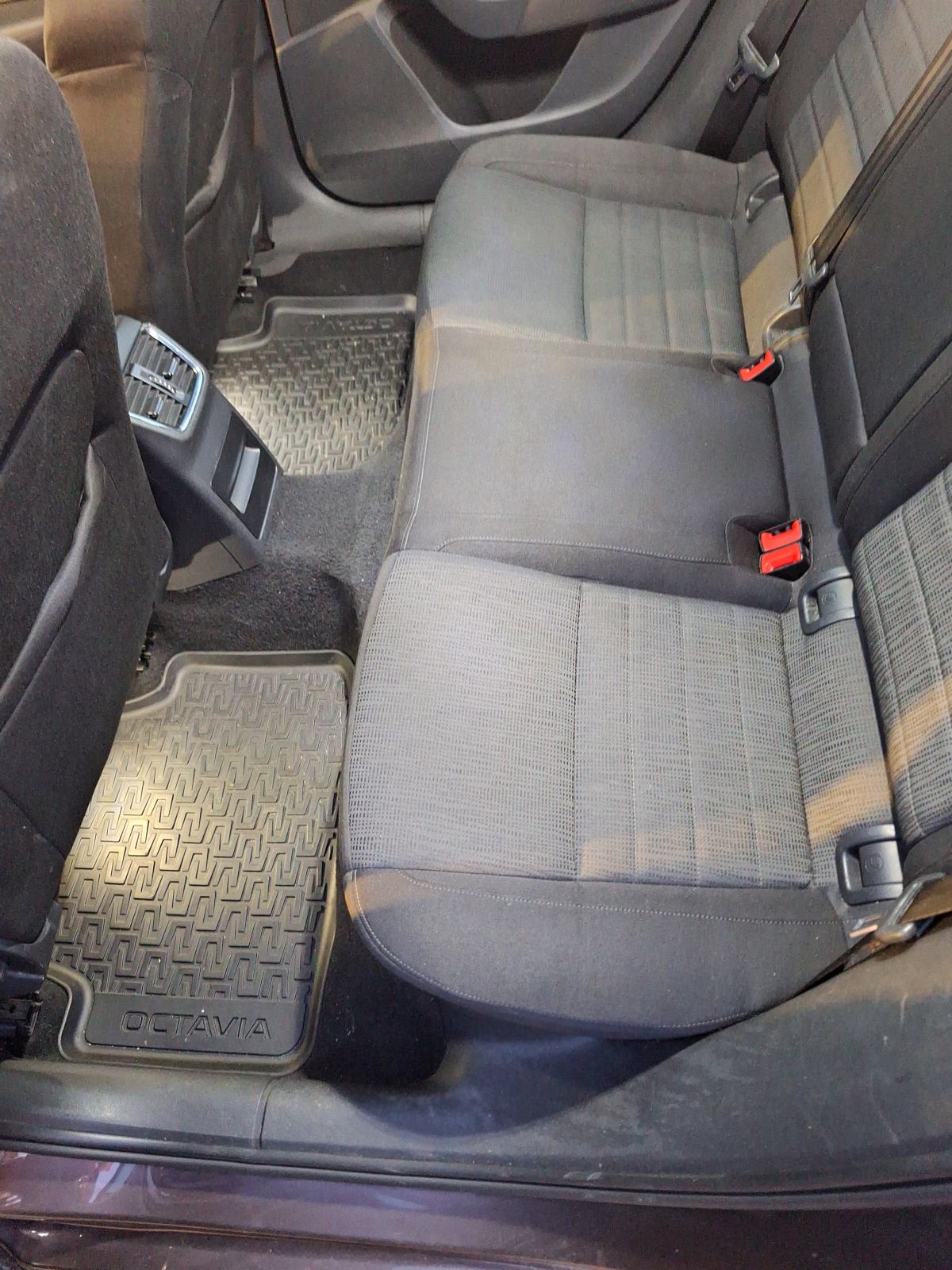 Škoda Octavia Combi 1,6 TDI, fotografija 11