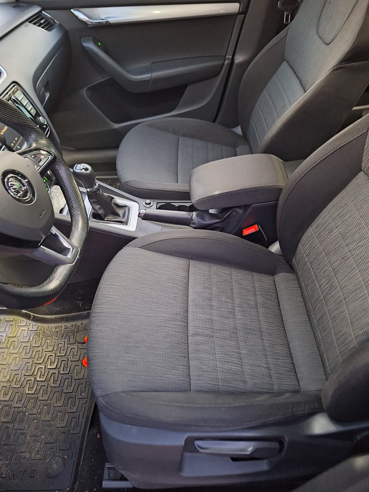Škoda Octavia Combi 1,6 TDI, fotografija 12