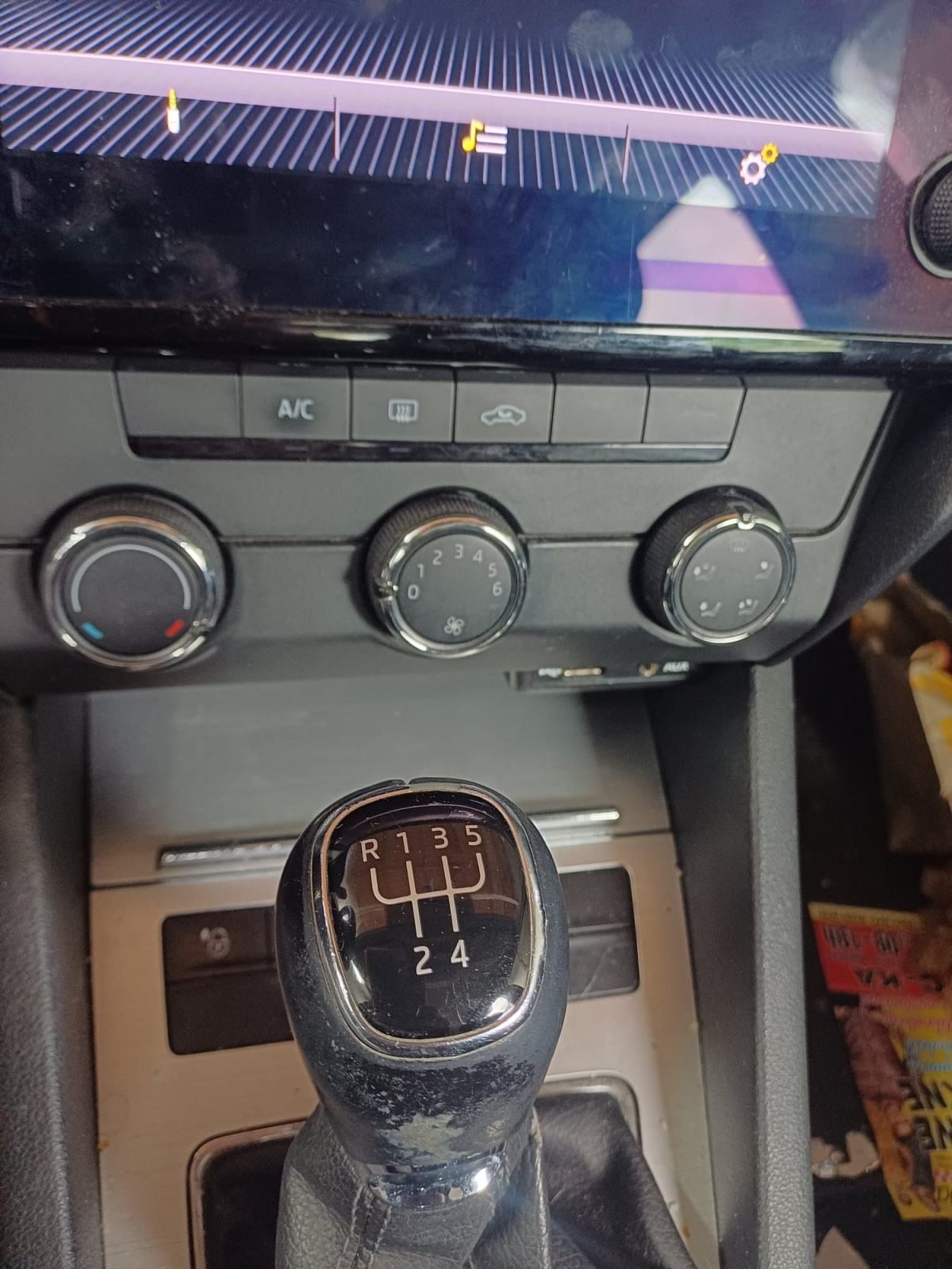 ŠKODA OCTAVIA COMBI 1.6 TDI, 2017, REG. 1/2027 - POVOLJNO, 2 SETA GUMA, fotografija 4