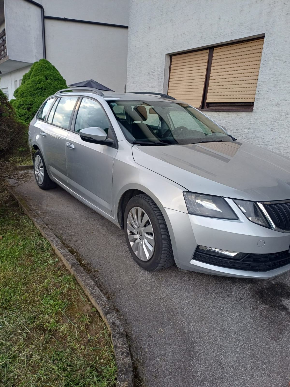 ŠKODA OCTAVIA COMBI 1.6 TDI, 2017, REG. 1/2027 - POVOLJNO, 2 SETA GUMA, fotografija 3