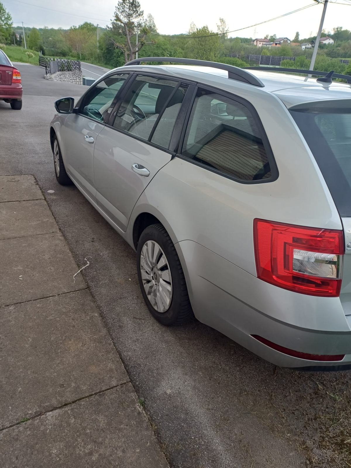 ŠKODA OCTAVIA COMBI 1.6 TDI, 2017, REG. 1/2027 - POVOLJNO, 2 SETA GUMA, fotografija 2