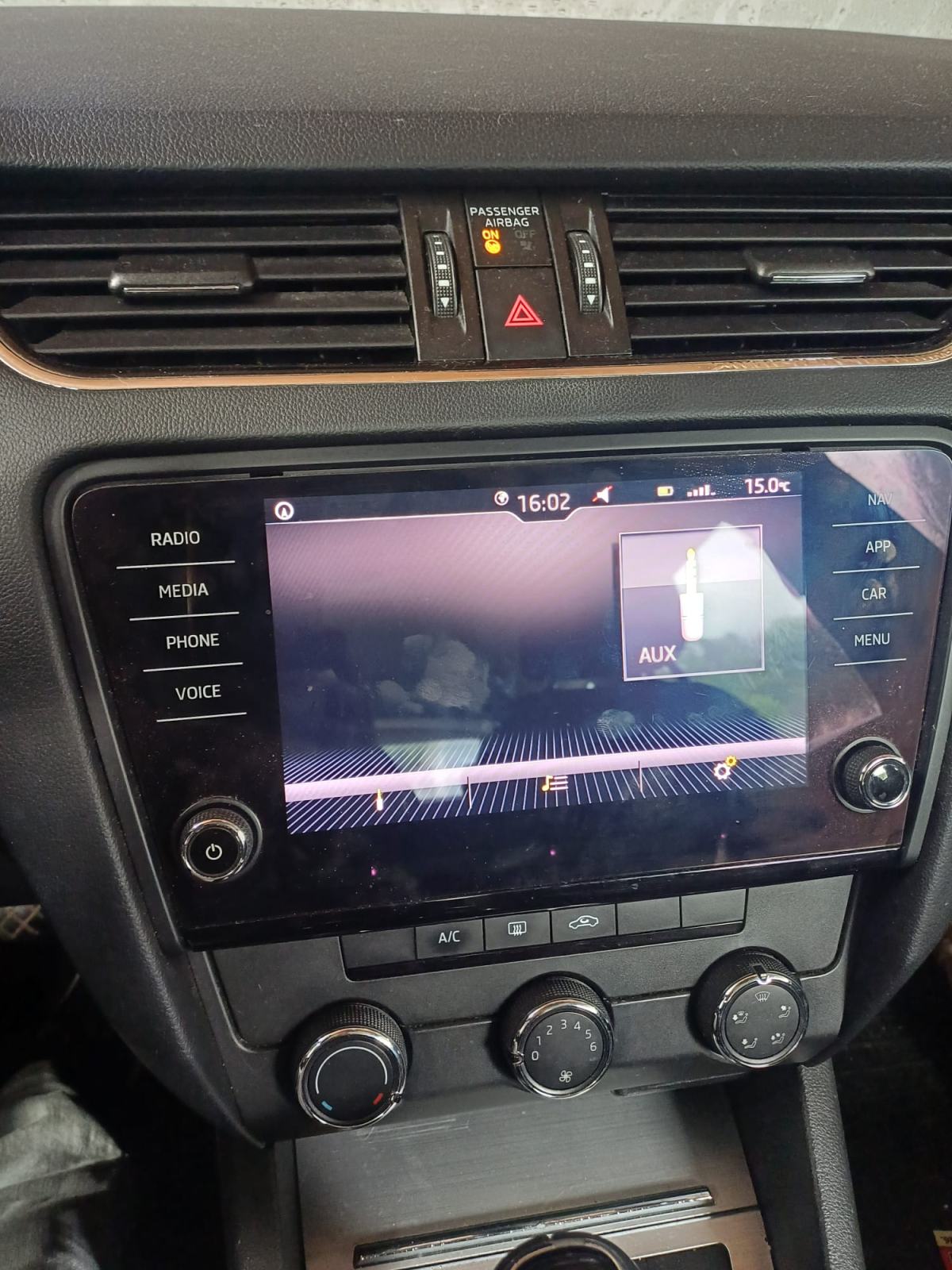 ŠKODA OCTAVIA COMBI 1.6 TDI, 2017, REG. 1/2027 - POVOLJNO, 2 SETA GUMA, fotografija 5