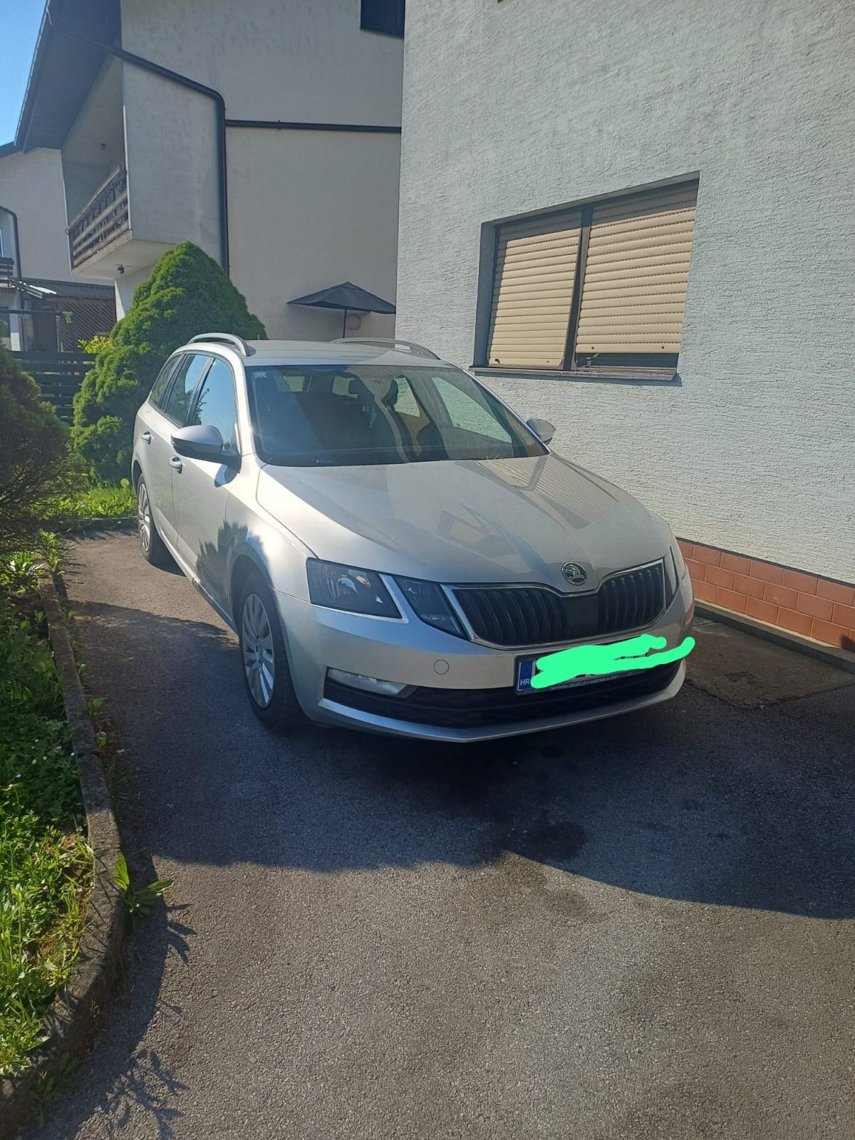 ŠKODA OCTAVIA COMBI 1.6 TDI, 2017, REG. 1/2027 - POVOLJNO, 2 SETA GUMA, fotografija 9