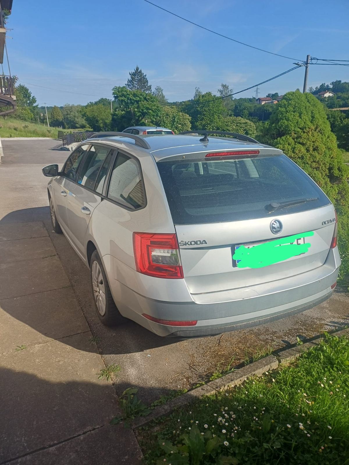 ŠKODA OCTAVIA COMBI 1.6 TDI, 2017, REG. 1/2027 - POVOLJNO, 2 SETA GUMA, fotografija 10