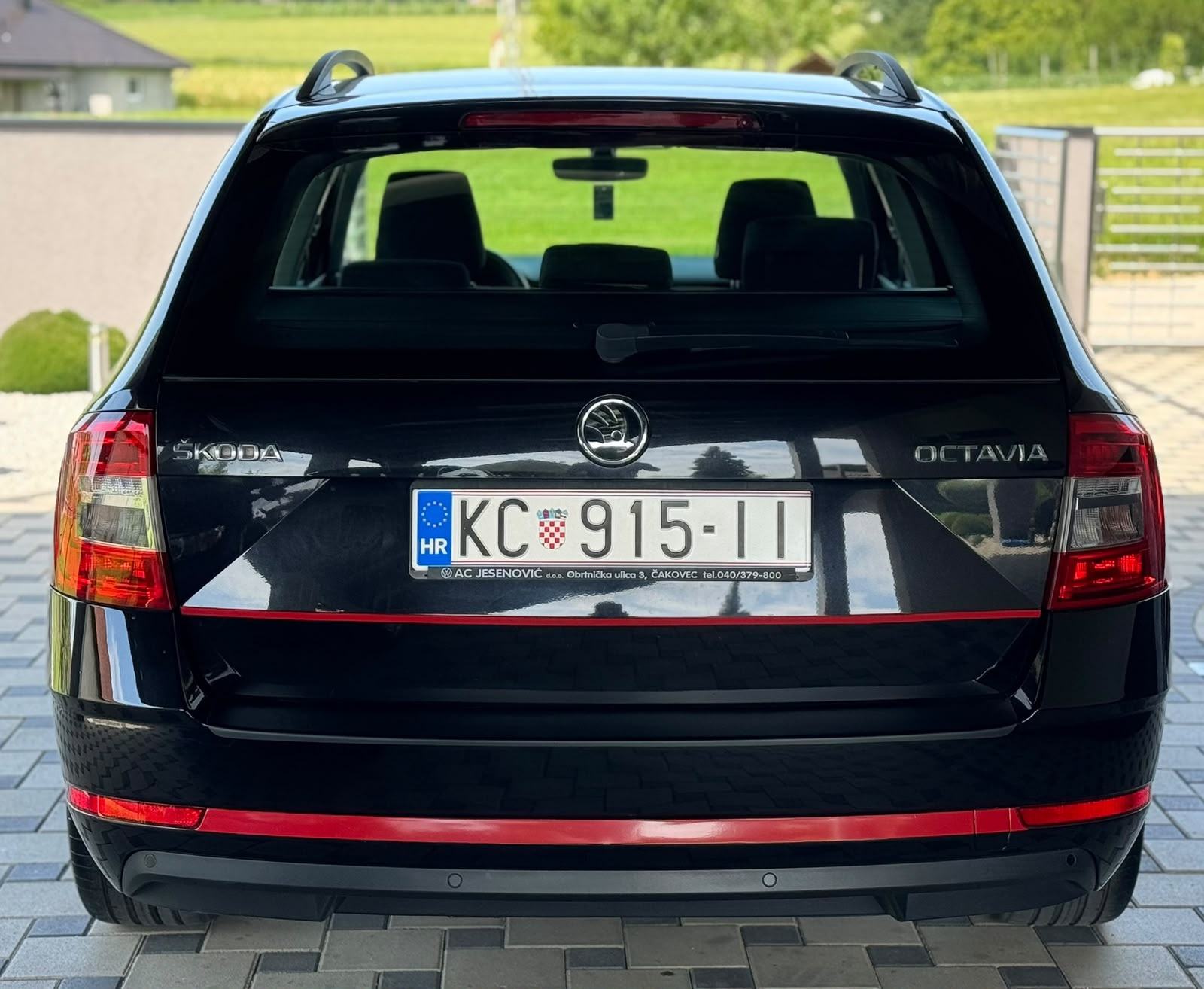 Škoda Octavia Combi 1,6 TDI, fotografija 4