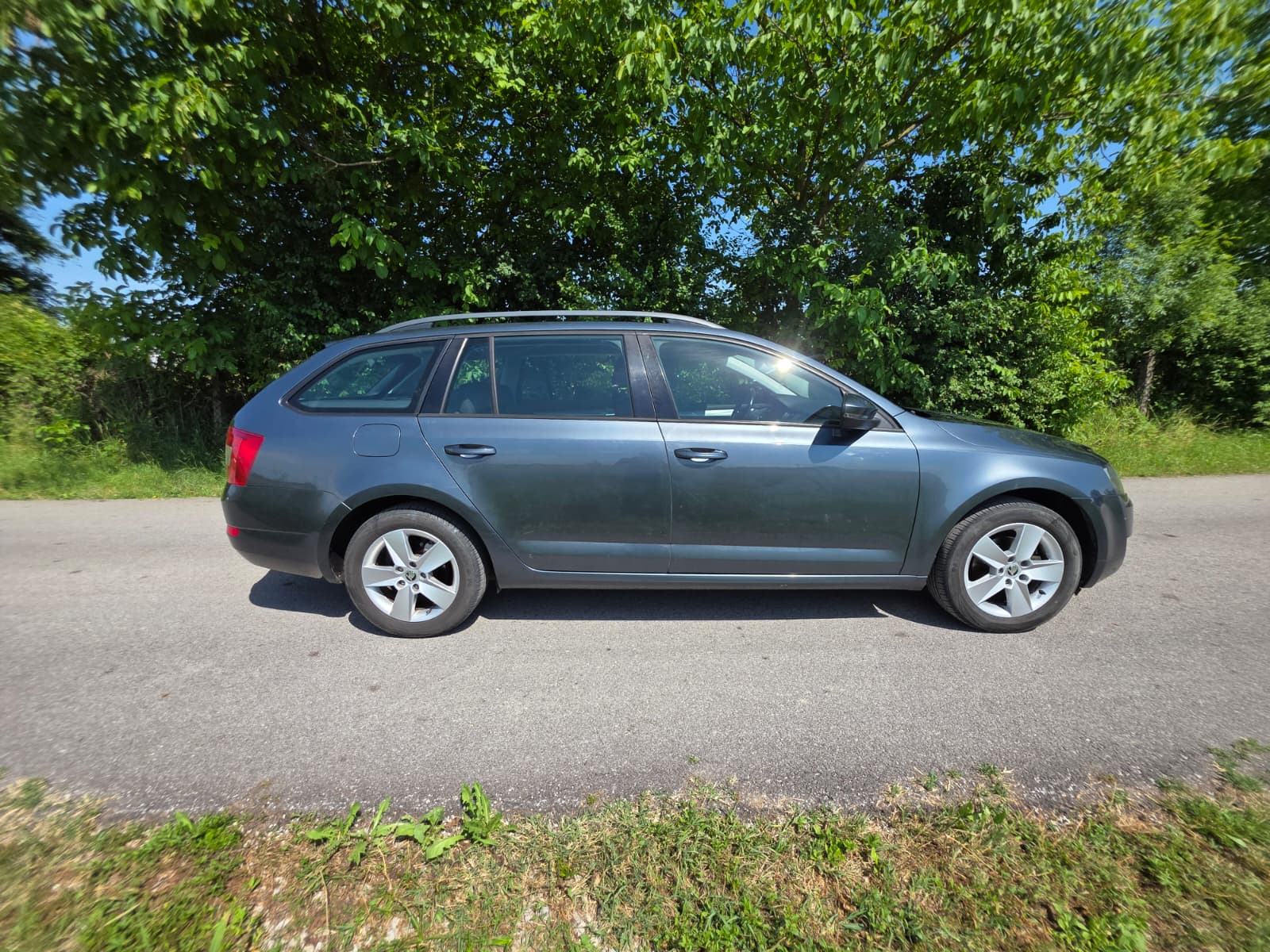 Škoda Octavia Combi 1,6 TDI, fotografija 2