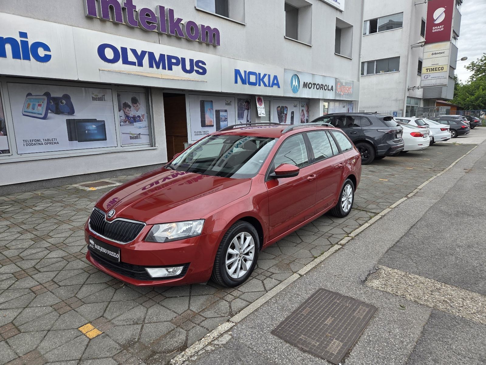 ŠKODA OCTAVIA 1,6 TDI-1 VL-2xPARK SENZORI-AUTO KLIMA-TEMPOMAT-SERVISNA, fotografija 2
