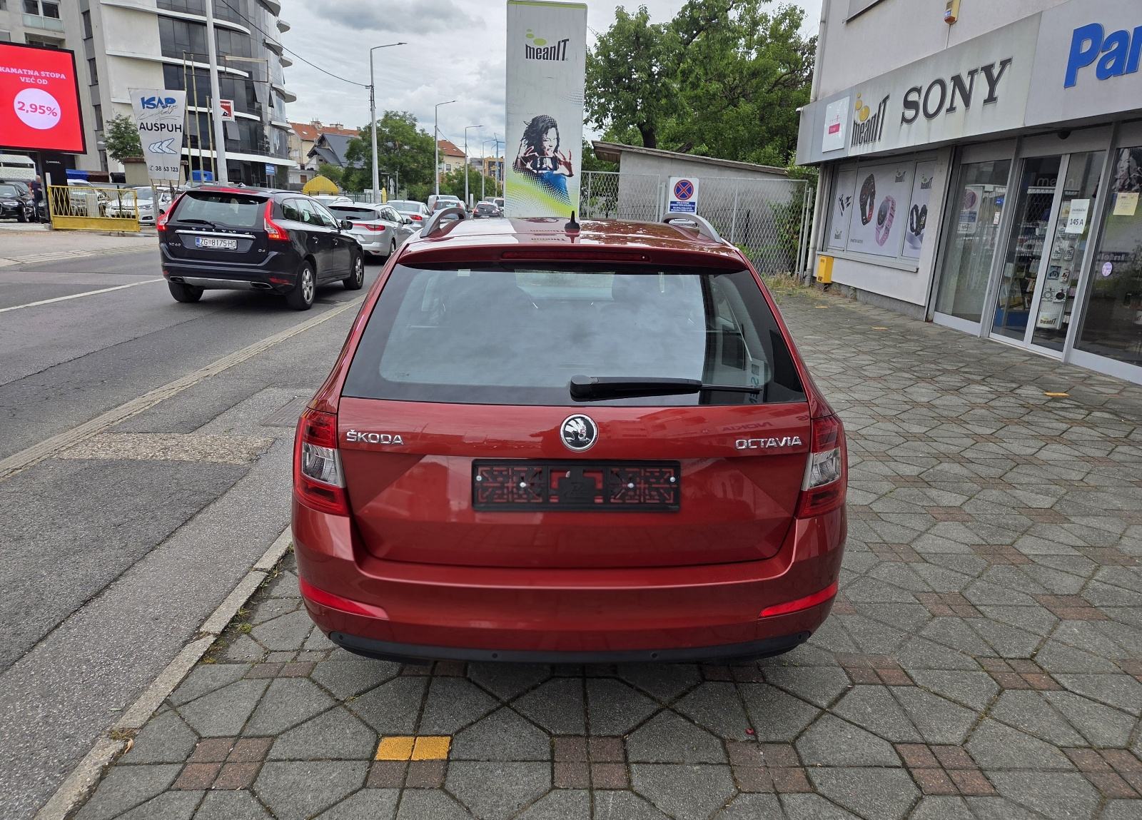 ŠKODA OCTAVIA 1,6 TDI-1 VL-2xPARK SENZORI-AUTO KLIMA-TEMPOMAT-SERVISNA, fotografija 7