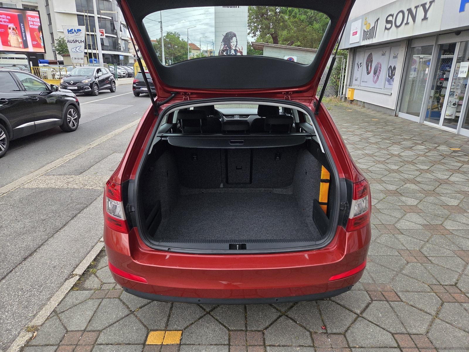 ŠKODA OCTAVIA 1,6 TDI-1 VL-2xPARK SENZORI-AUTO KLIMA-TEMPOMAT-SERVISNA, fotografija 8