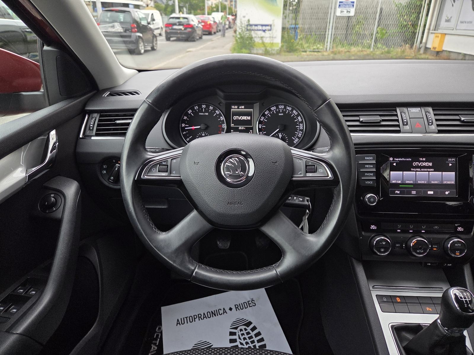 ŠKODA OCTAVIA 1,6 TDI-1 VL-2xPARK SENZORI-AUTO KLIMA-TEMPOMAT-SERVISNA, fotografija 15