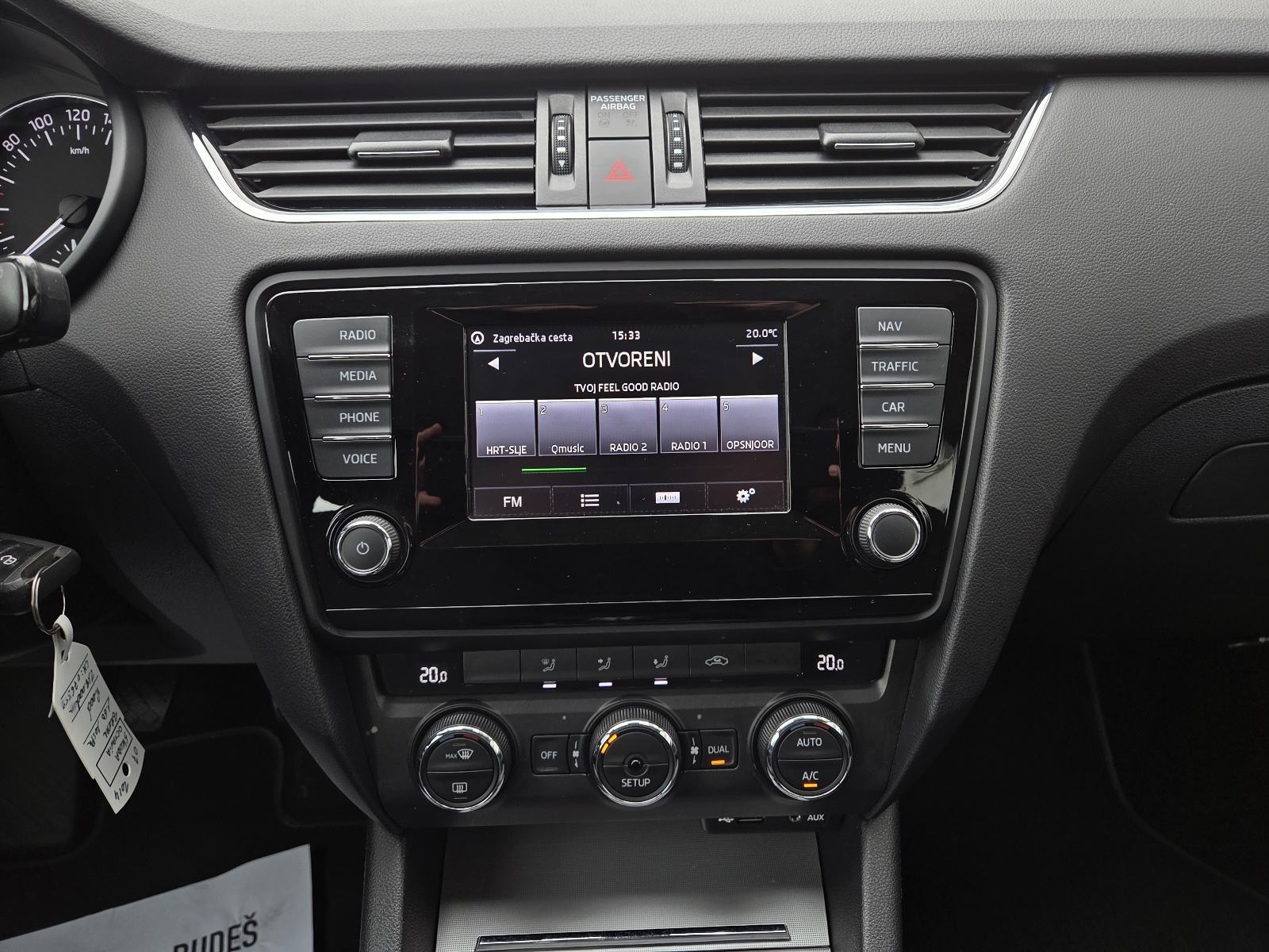 ŠKODA OCTAVIA 1,6 TDI-1 VL-2xPARK SENZORI-AUTO KLIMA-TEMPOMAT-SERVISNA, fotografija 18