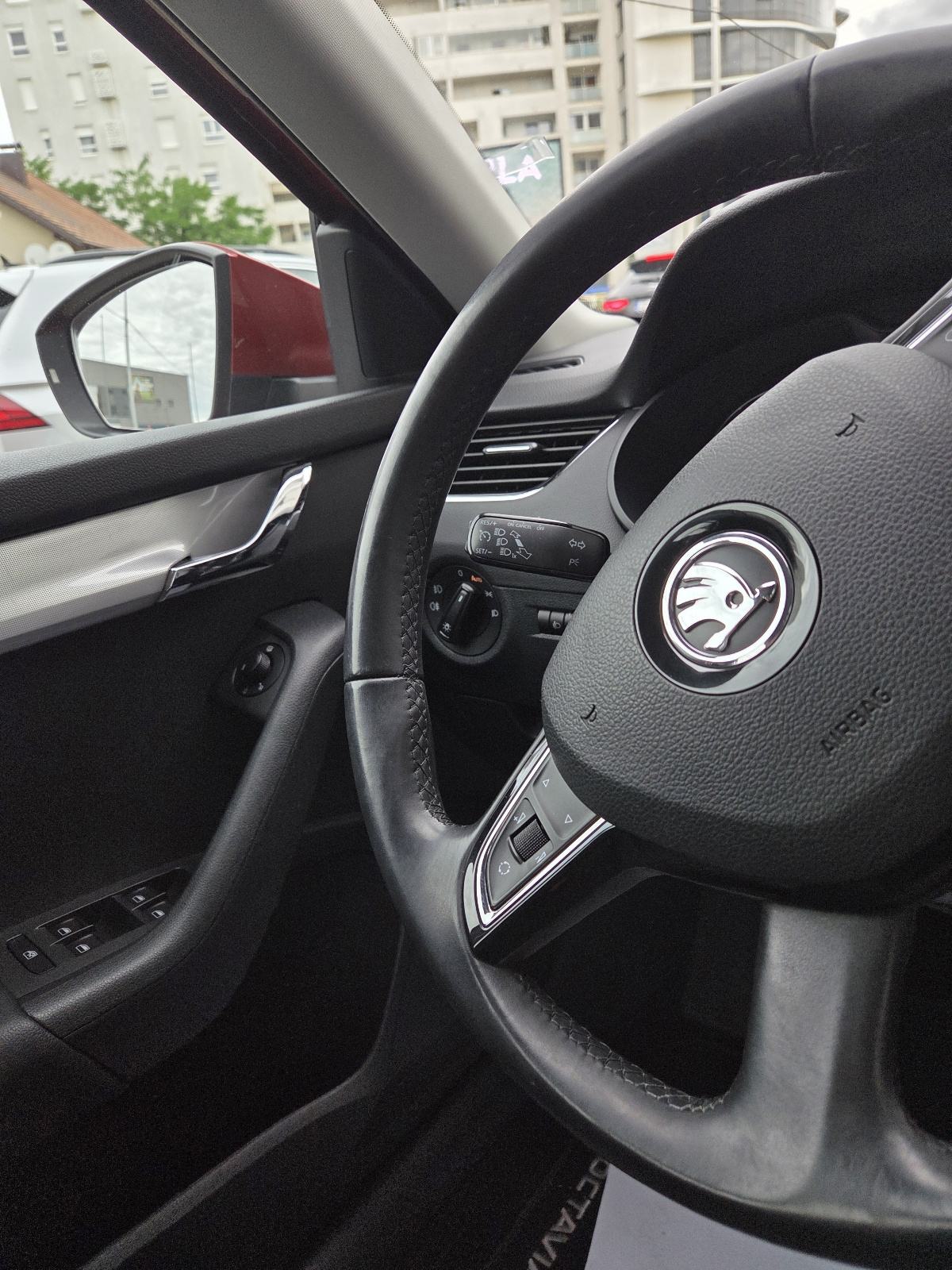 ŠKODA OCTAVIA 1,6 TDI-1 VL-2xPARK SENZORI-AUTO KLIMA-TEMPOMAT-SERVISNA, fotografija 17