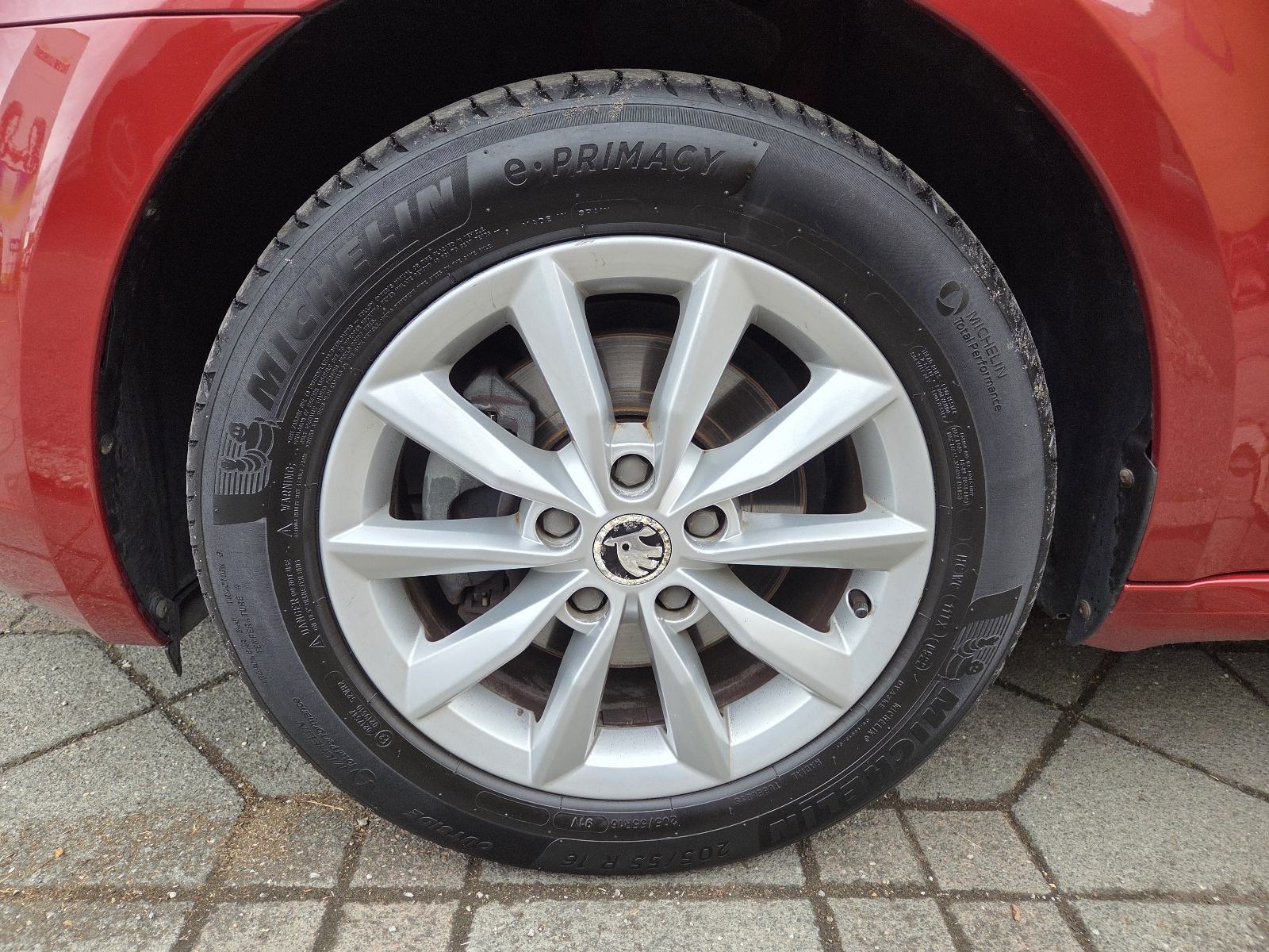 ŠKODA OCTAVIA 1,6 TDI-1 VL-2xPARK SENZORI-AUTO KLIMA-TEMPOMAT-SERVISNA, fotografija 11