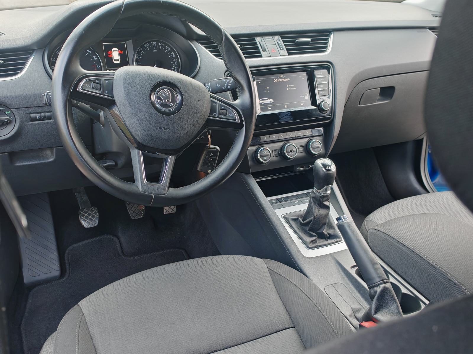 Škoda Octavia Combi 1,6 TDI, fotografija 8