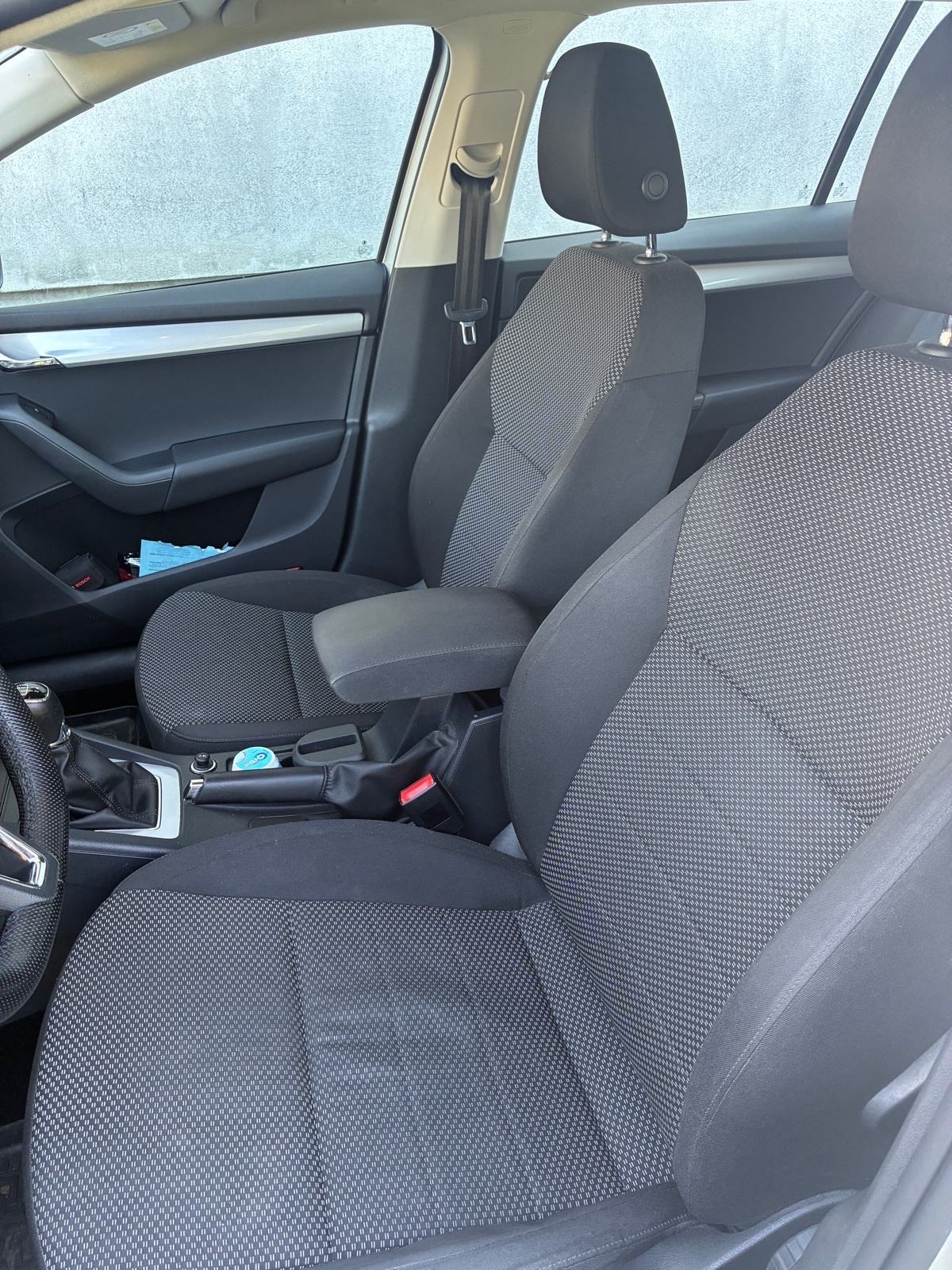 Škoda Octavia Combi 1,6 TDI, AMB, fotografija 8