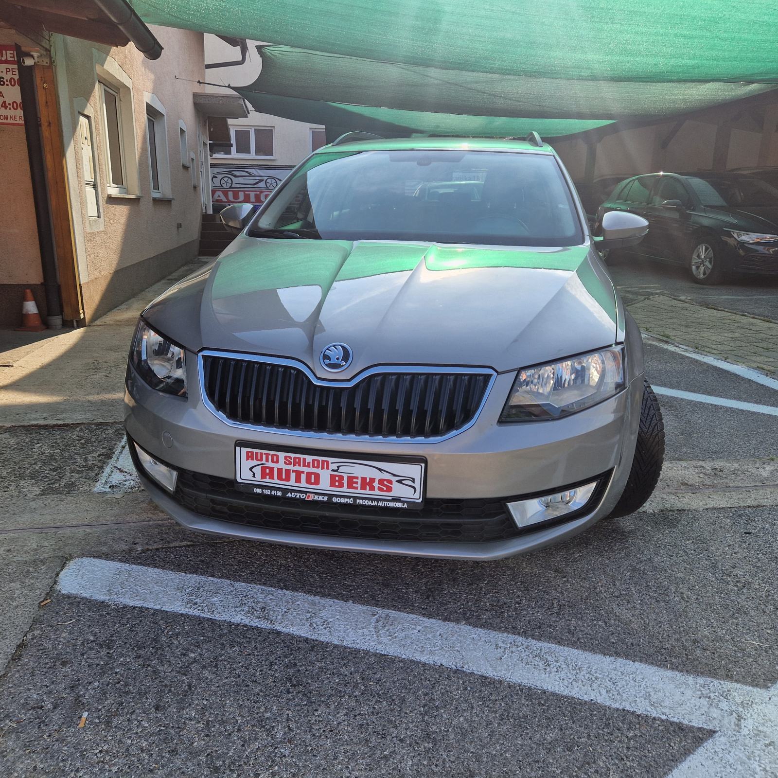 Škoda 4x4 Octavia Combi 1,6 TDI.Navi. Do registracije sve placeno., fotografija 3