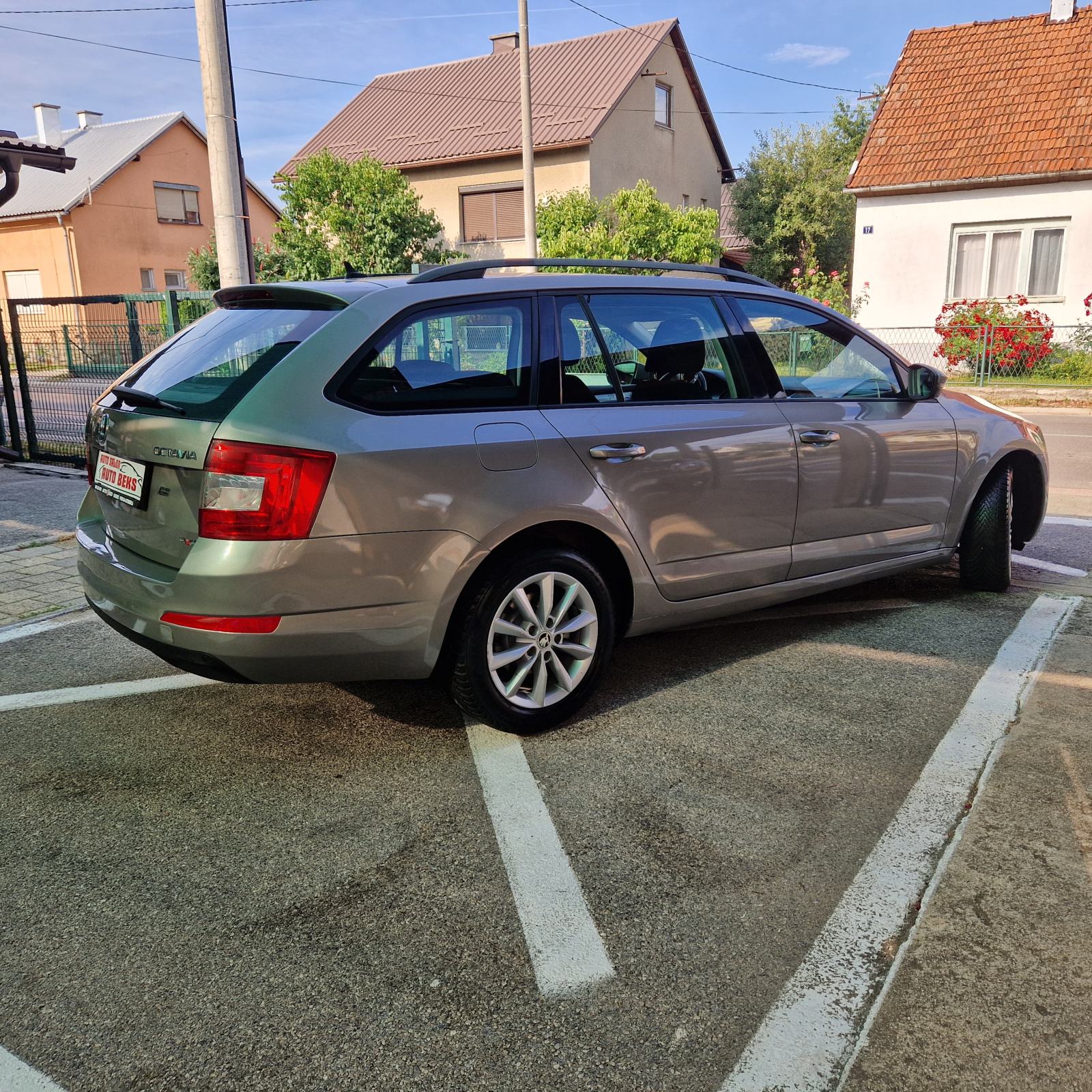 Škoda 4x4 Octavia Combi 1,6 TDI.Navi. Do registracije sve placeno., fotografija 12