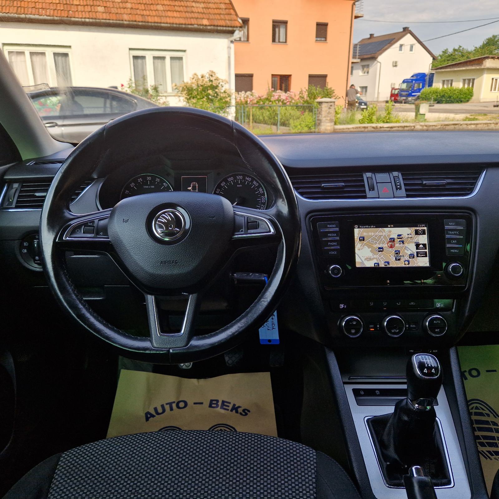 Škoda 4x4 Octavia Combi 1,6 TDI.Navi. Do registracije sve placeno., fotografija 14