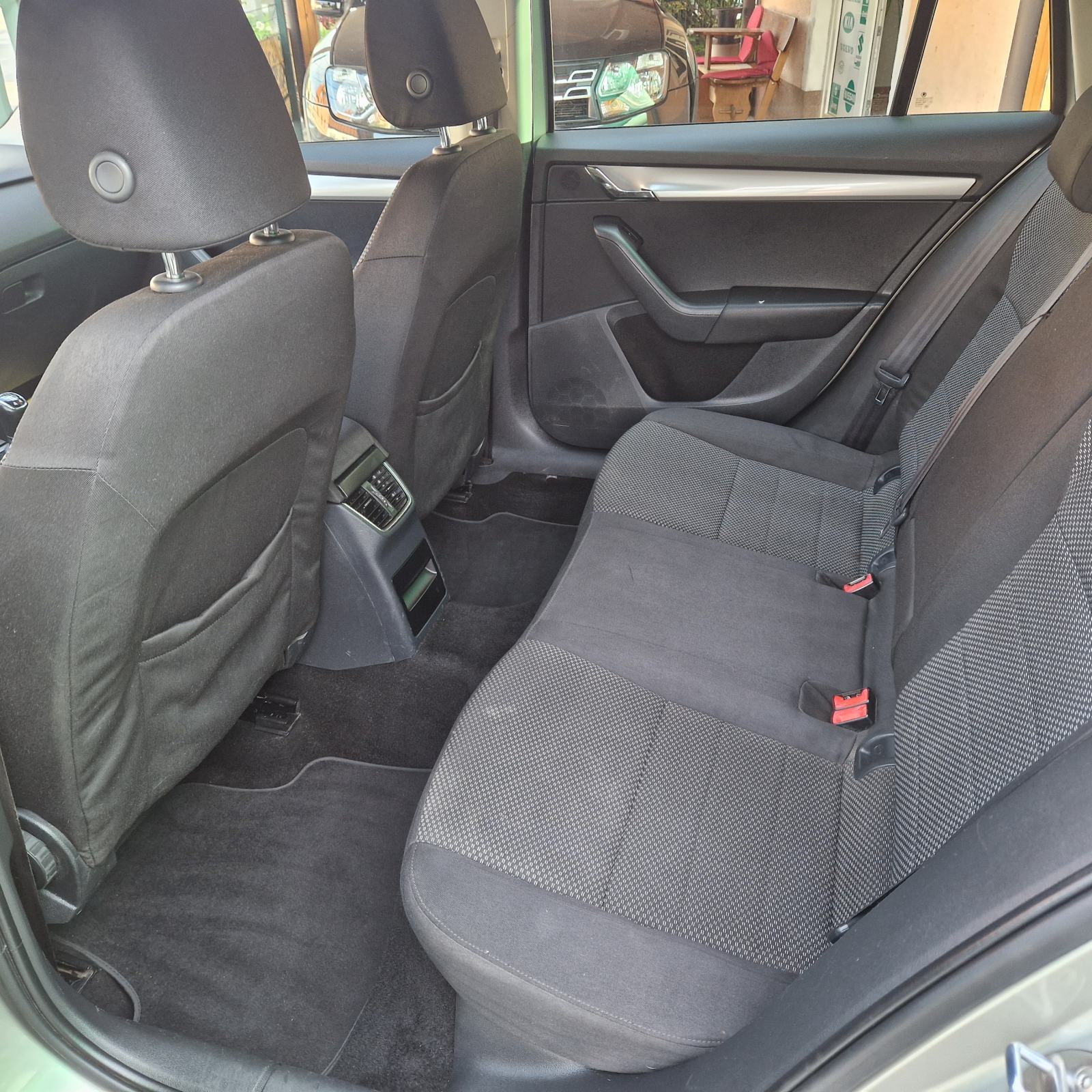 Škoda 4x4 Octavia Combi 1,6 TDI.Navi. Do registracije sve placeno., fotografija 16