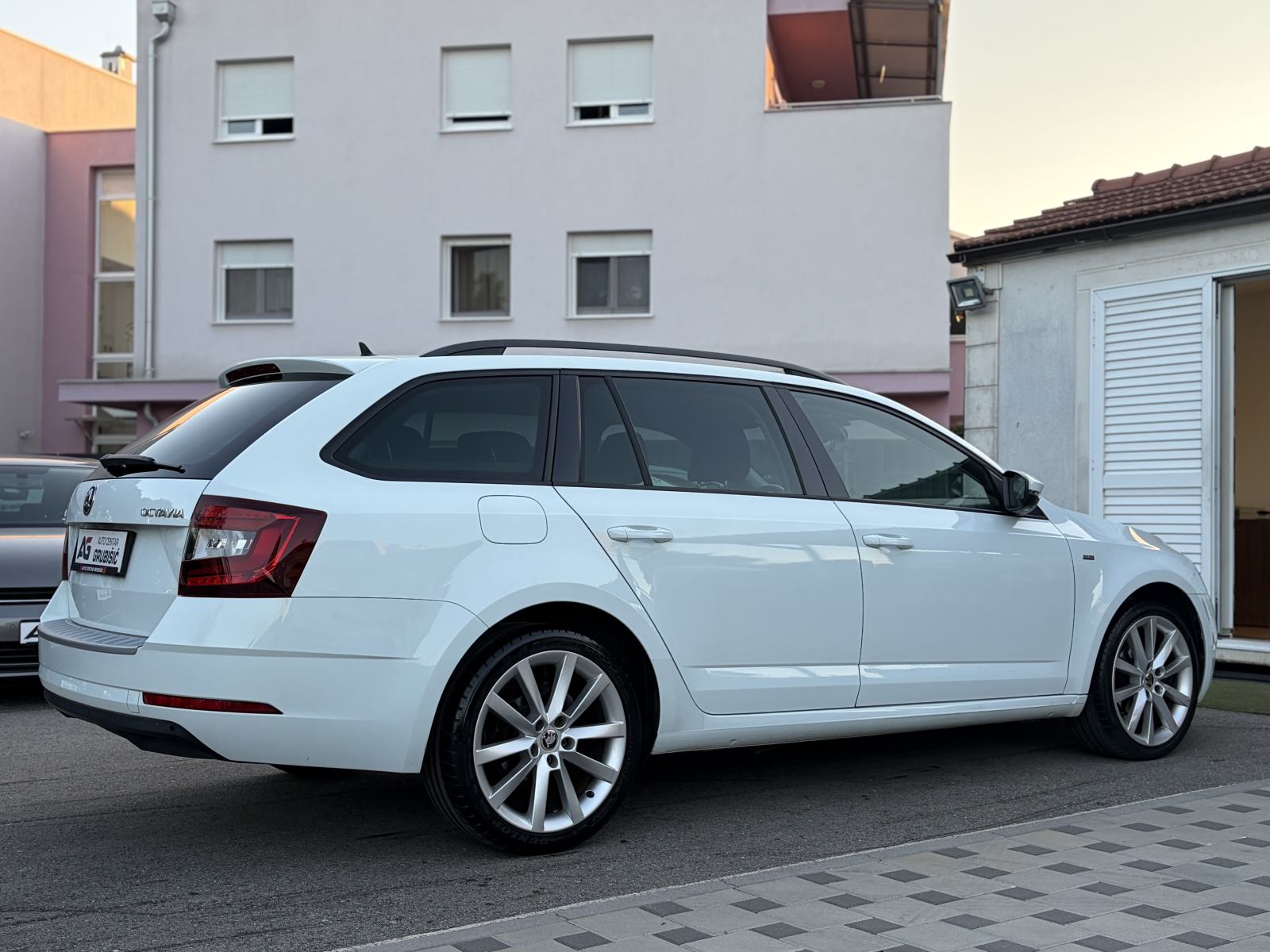 Škoda Octavia Combi 1,6 TDI LED NAVI RADAR *1.vlasnik* *Jamstvo*, fotografija 10