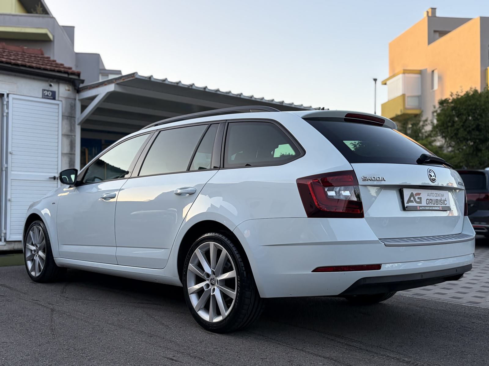 Škoda Octavia Combi 1,6 TDI LED NAVI RADAR *1.vlasnik* *Jamstvo*, fotografija 6