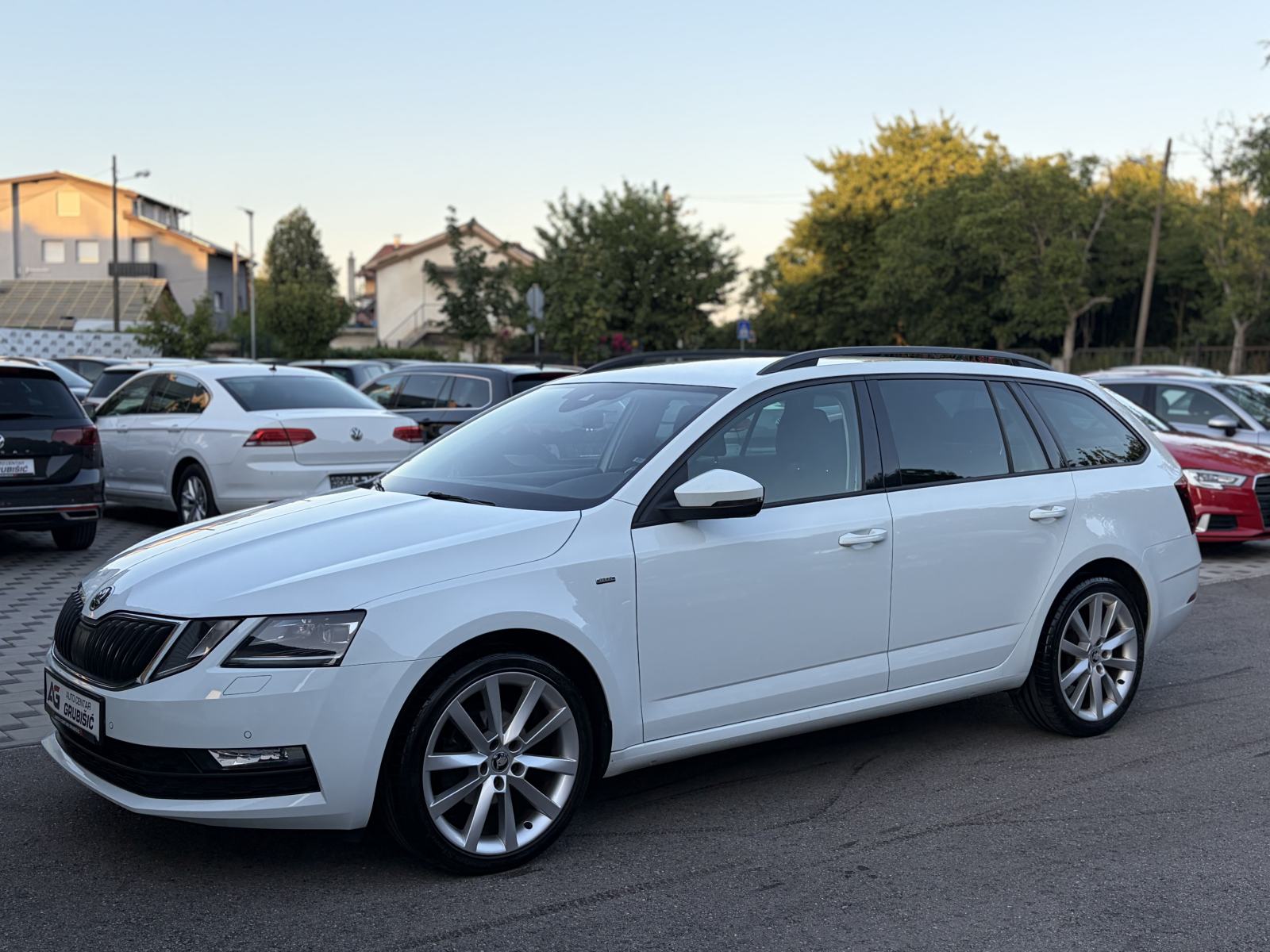 Škoda Octavia Combi 1,6 TDI LED NAVI RADAR *1.vlasnik* *Jamstvo*, fotografija 12