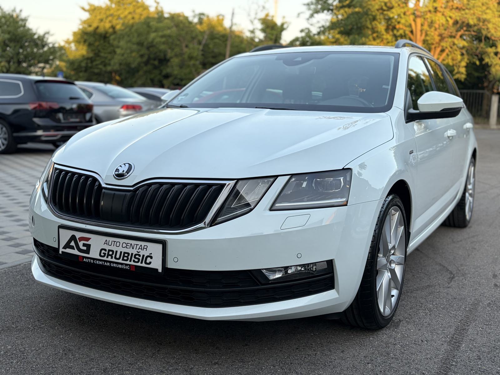 Škoda Octavia Combi 1,6 TDI LED NAVI RADAR *1.vlasnik* *Jamstvo*, fotografija 9