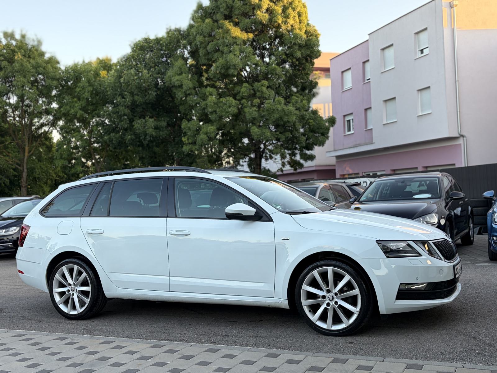 Škoda Octavia Combi 1,6 TDI LED NAVI RADAR *1.vlasnik* *Jamstvo*, fotografija 5