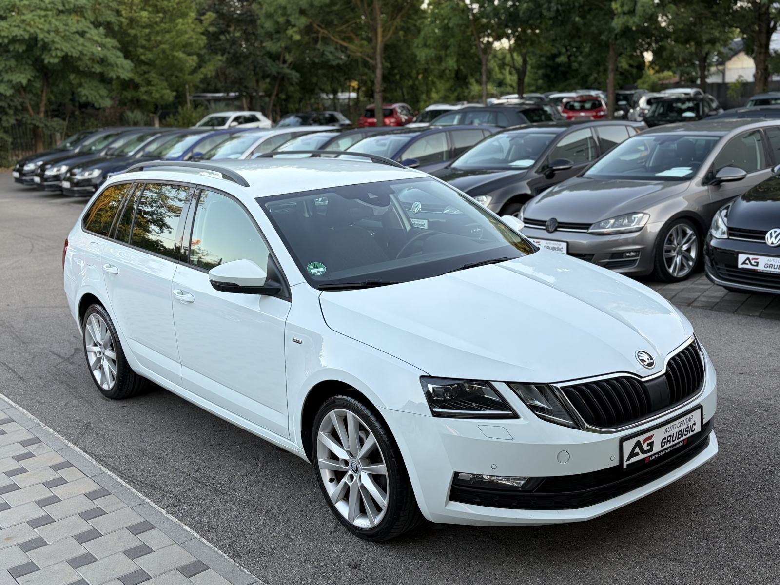 Škoda Octavia Combi 1,6 TDI LED NAVI RADAR *1.vlasnik* *Jamstvo*, fotografija 4