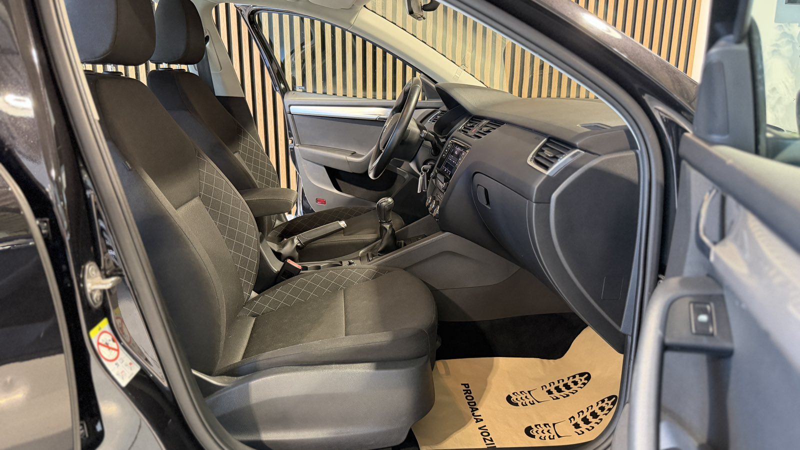 Škoda Octavia Combi 1,6 TDI 2018.g.*PDC - LEASING - 12 MJ JAMSTVO*, fotografija 17