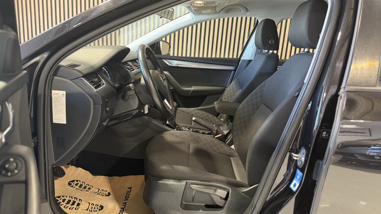 Škoda Octavia Combi 1,6 TDI 2018.g.*PDC - LEASING - 12 MJ JAMSTVO*, fotografija 19