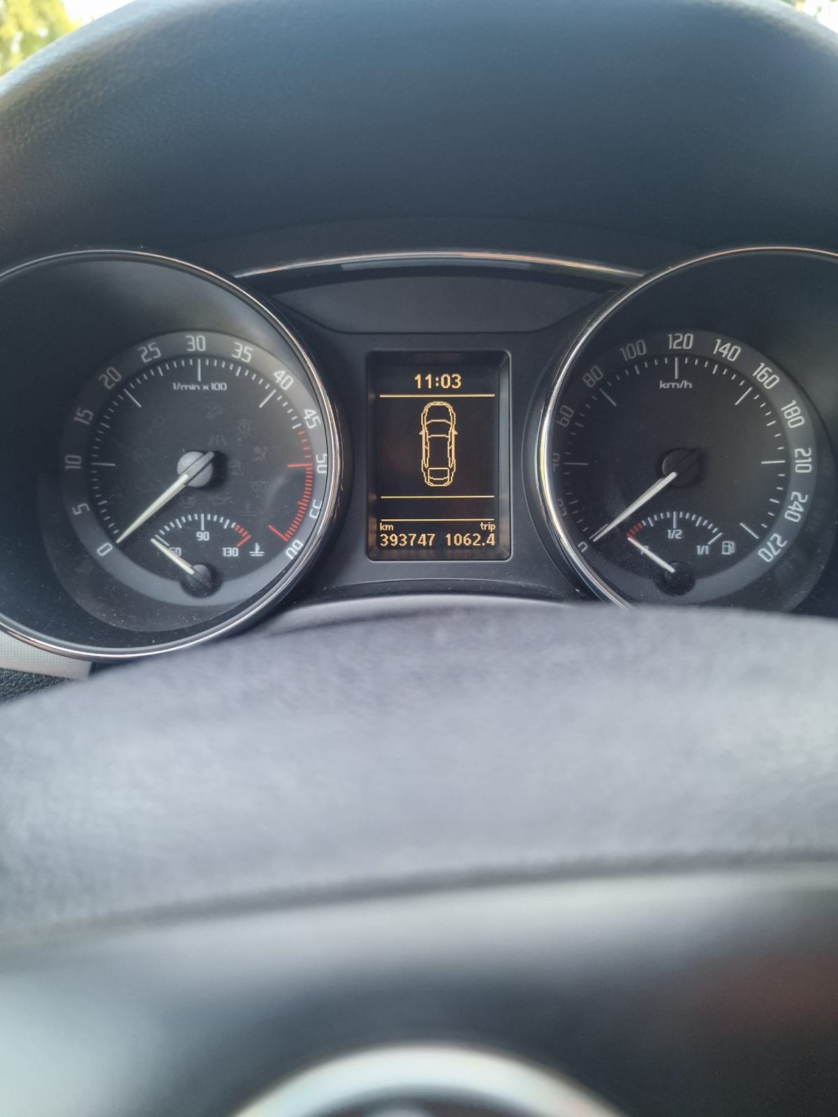 Škoda Superb 1,6 TDI. HR auto, fotografija 2