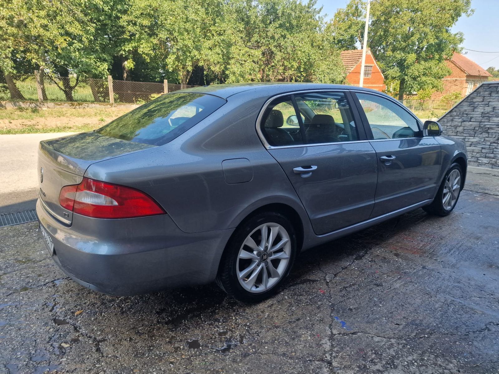 Škoda Superb 1,6 TDI. HR auto, fotografija 8