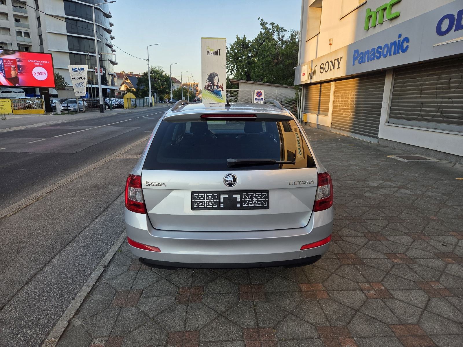 ŠKODA OCTAVIA 1,6 TDI-NAVIGACIJA-2xPARK SENZORI-AUTOM KLIMA-TEMPOMAT, fotografija 7