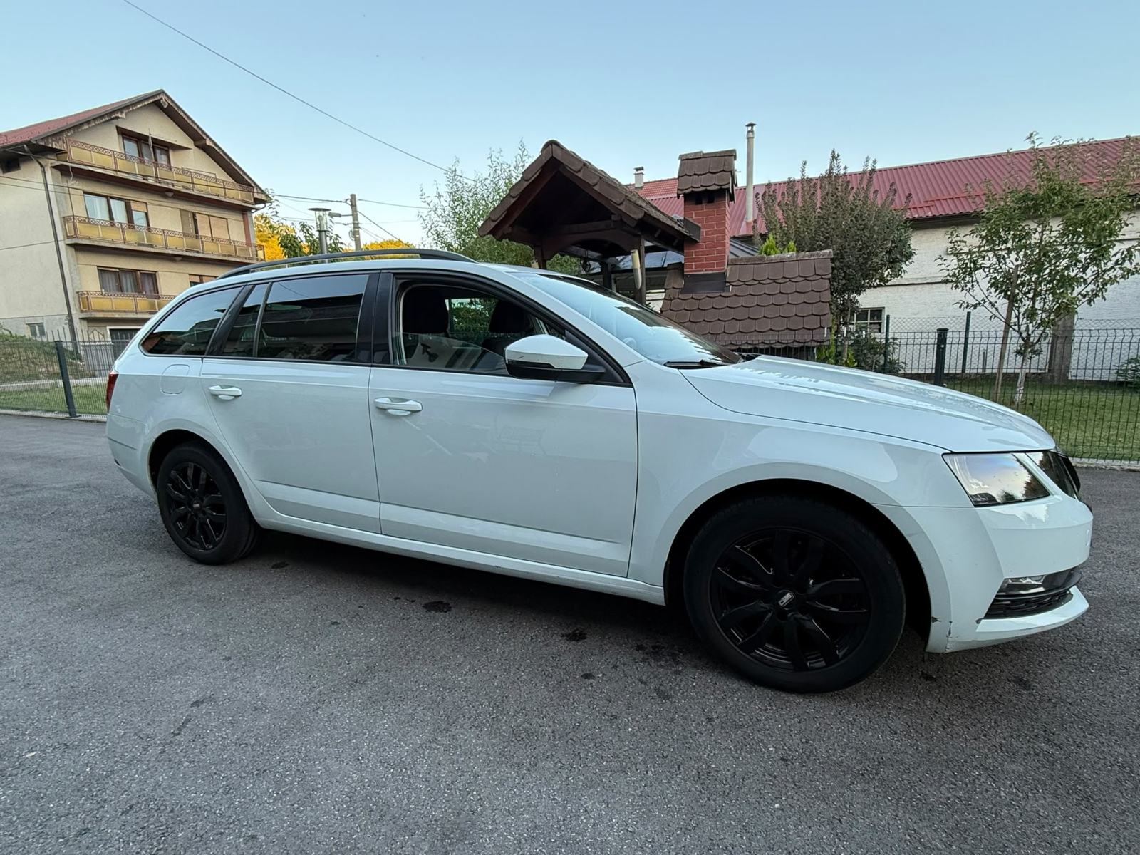 Škoda Octavia Combi 1,6 TDI, pogled izvana - slika 1