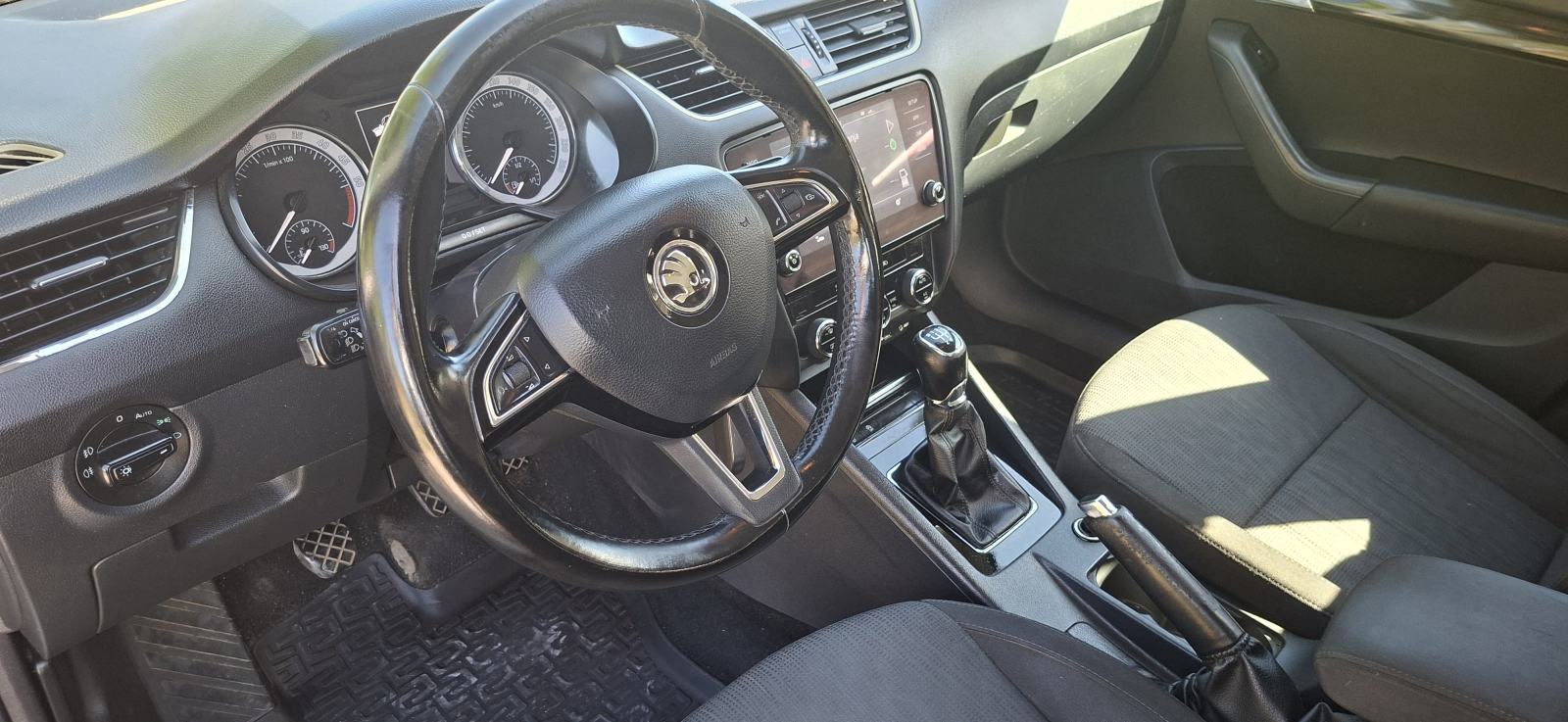 Škoda Octavia Combi 1,6 TDI, fotografija 2