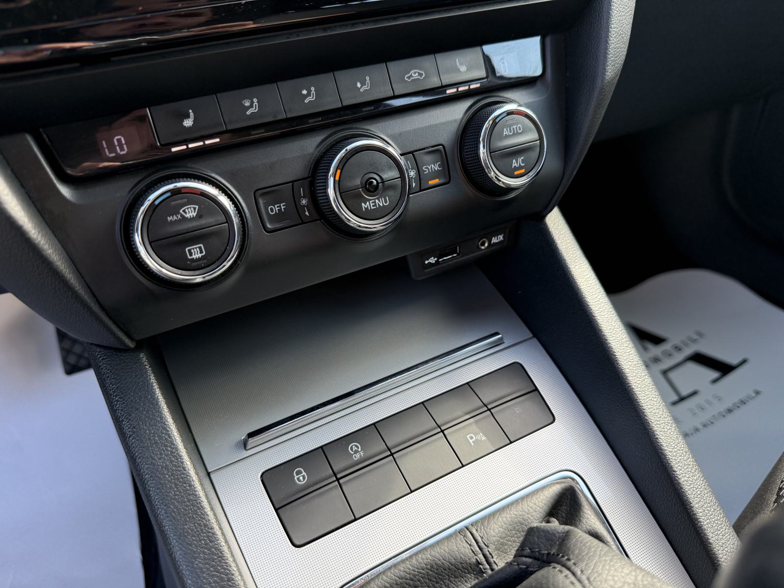 Škoda Octavia Combi 1,6 TDI VELIKI SERVIS,JAMSTVO,TOP STANJE!!!, fotografija 13
