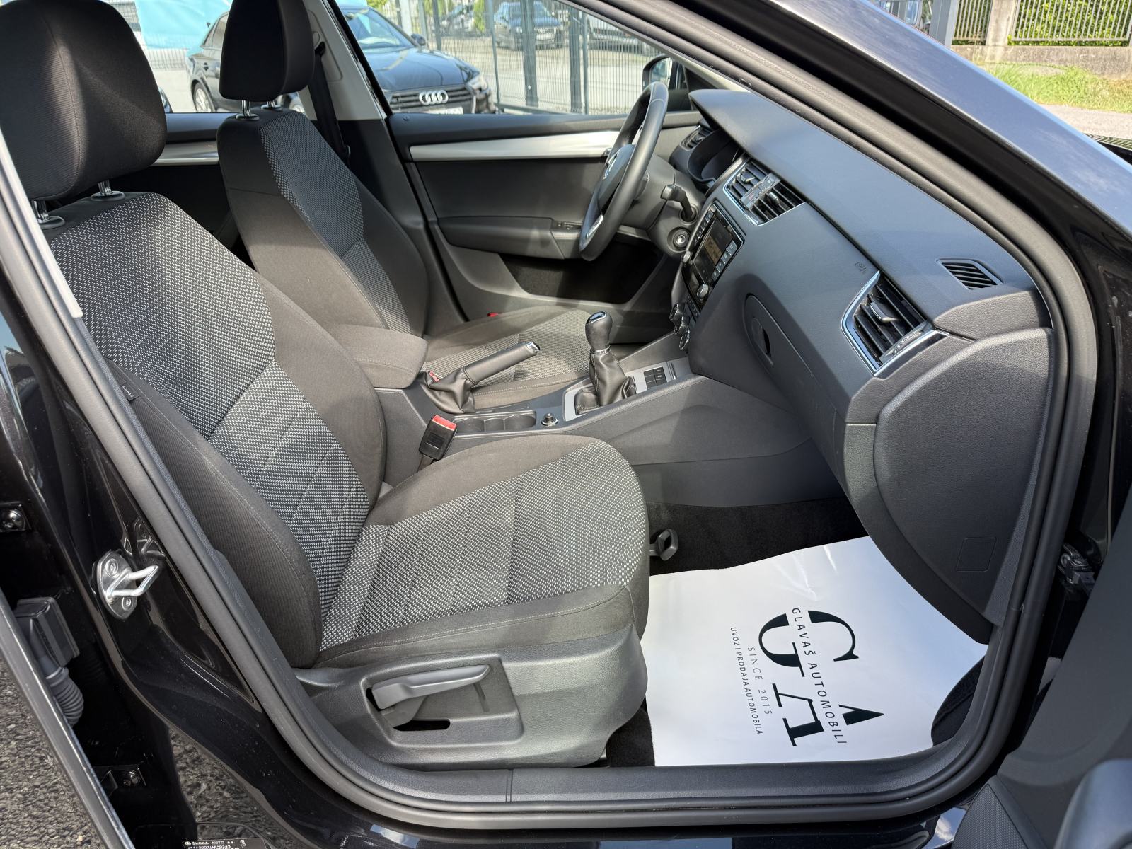 Škoda Octavia Combi 1,6 TDI VELIKI SERVIS,JAMSTVO,TOP STANJE!!!, fotografija 16
