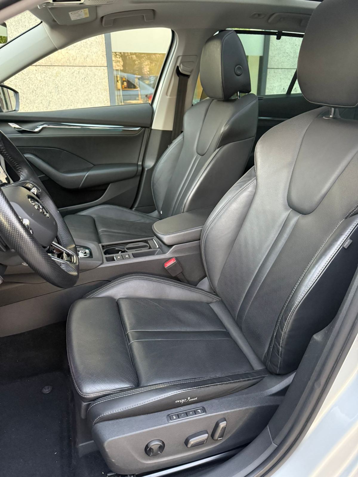 ŠKODA OCTAVIA COMBI - 2.0 TDI - 2021 GOD - FULL OPREMA - U PDVU!, fotografija 16