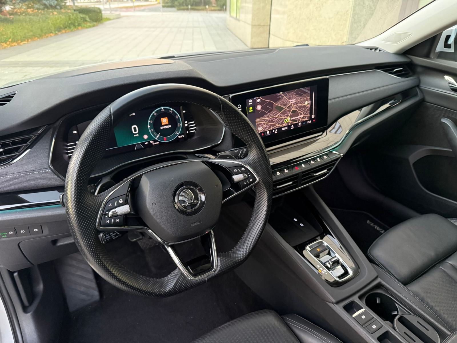 ŠKODA OCTAVIA COMBI - 2.0 TDI - 2021 GOD - FULL OPREMA - U PDVU!, fotografija 14
