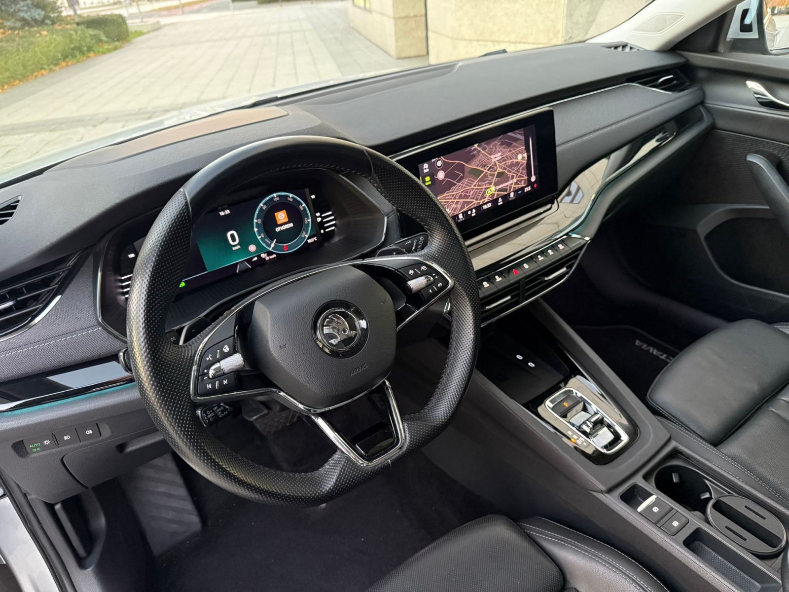 ŠKODA OCTAVIA COMBI - 2.0 TDI - 2021 GOD - FULL OPREMA - U PDVU!, fotografija 13