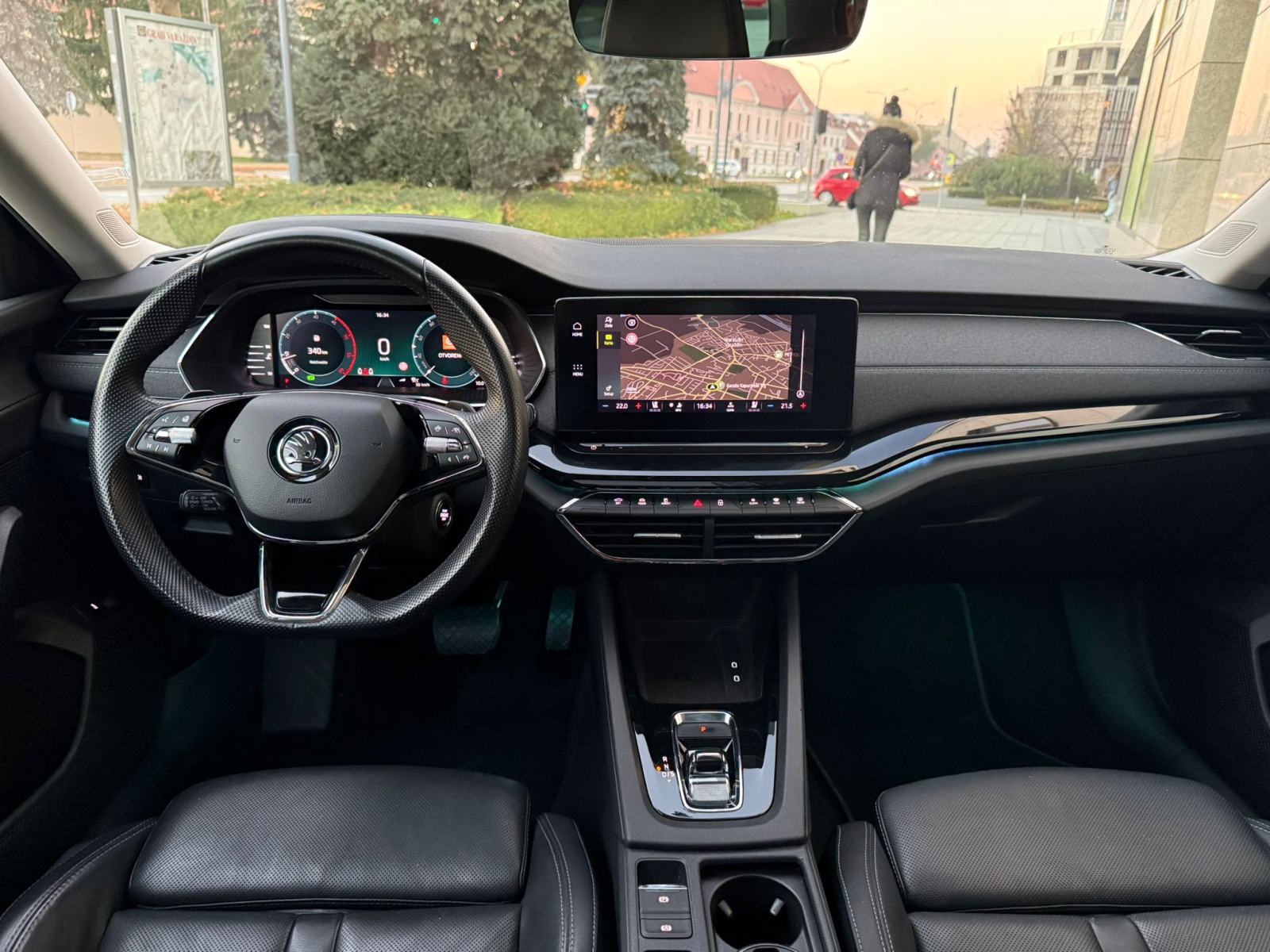 ŠKODA OCTAVIA COMBI - 2.0 TDI - 2021 GOD - FULL OPREMA - U PDVU!, fotografija 18