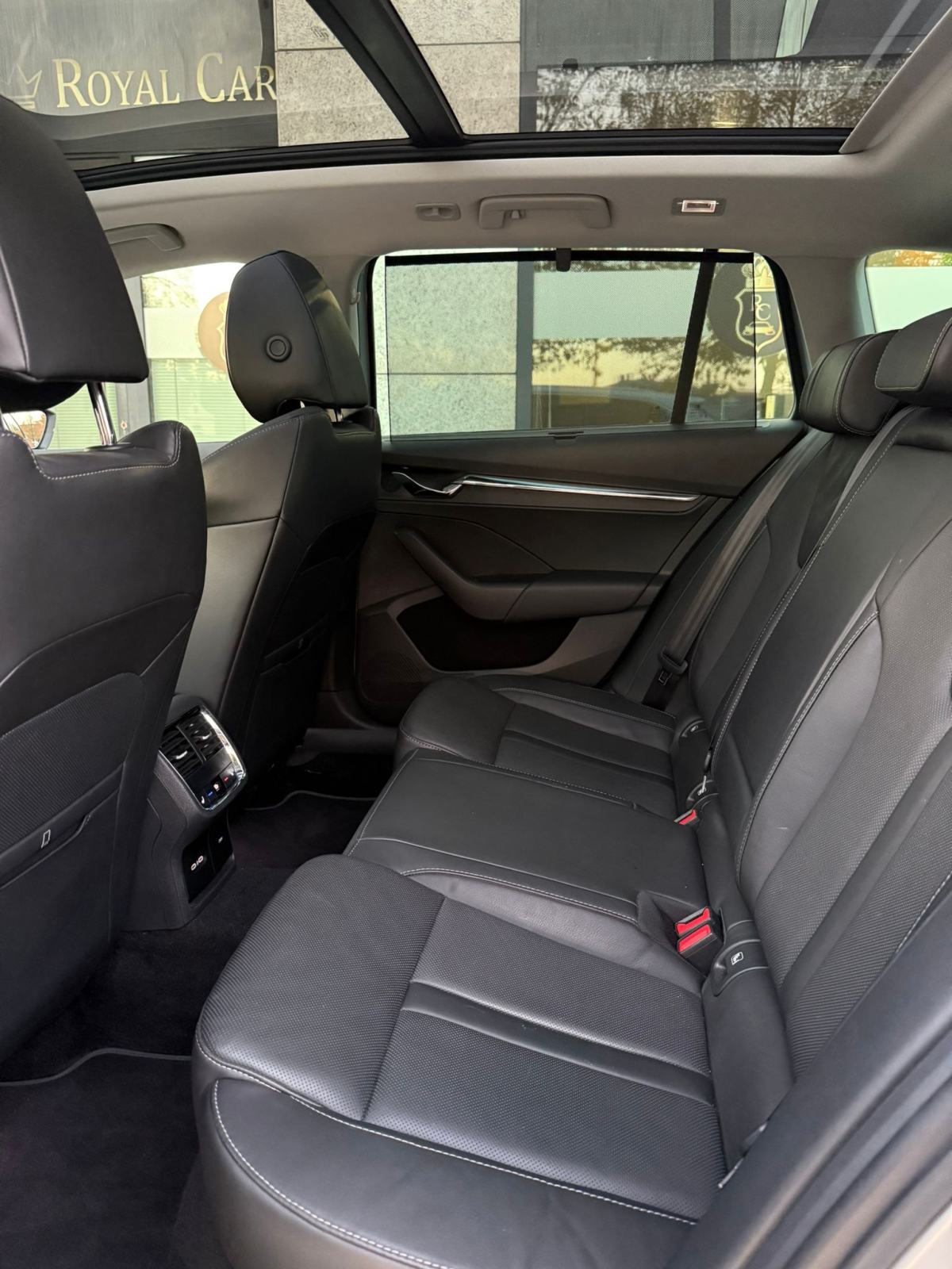 ŠKODA OCTAVIA COMBI - 2.0 TDI - 2021 GOD - FULL OPREMA - U PDVU!, fotografija 17