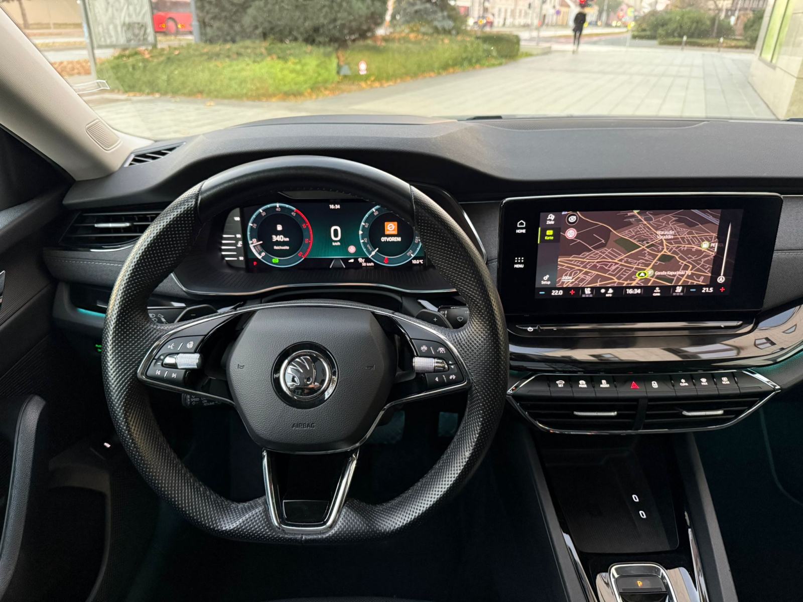 ŠKODA OCTAVIA COMBI - 2.0 TDI - 2021 GOD - FULL OPREMA - U PDVU!, fotografija 19