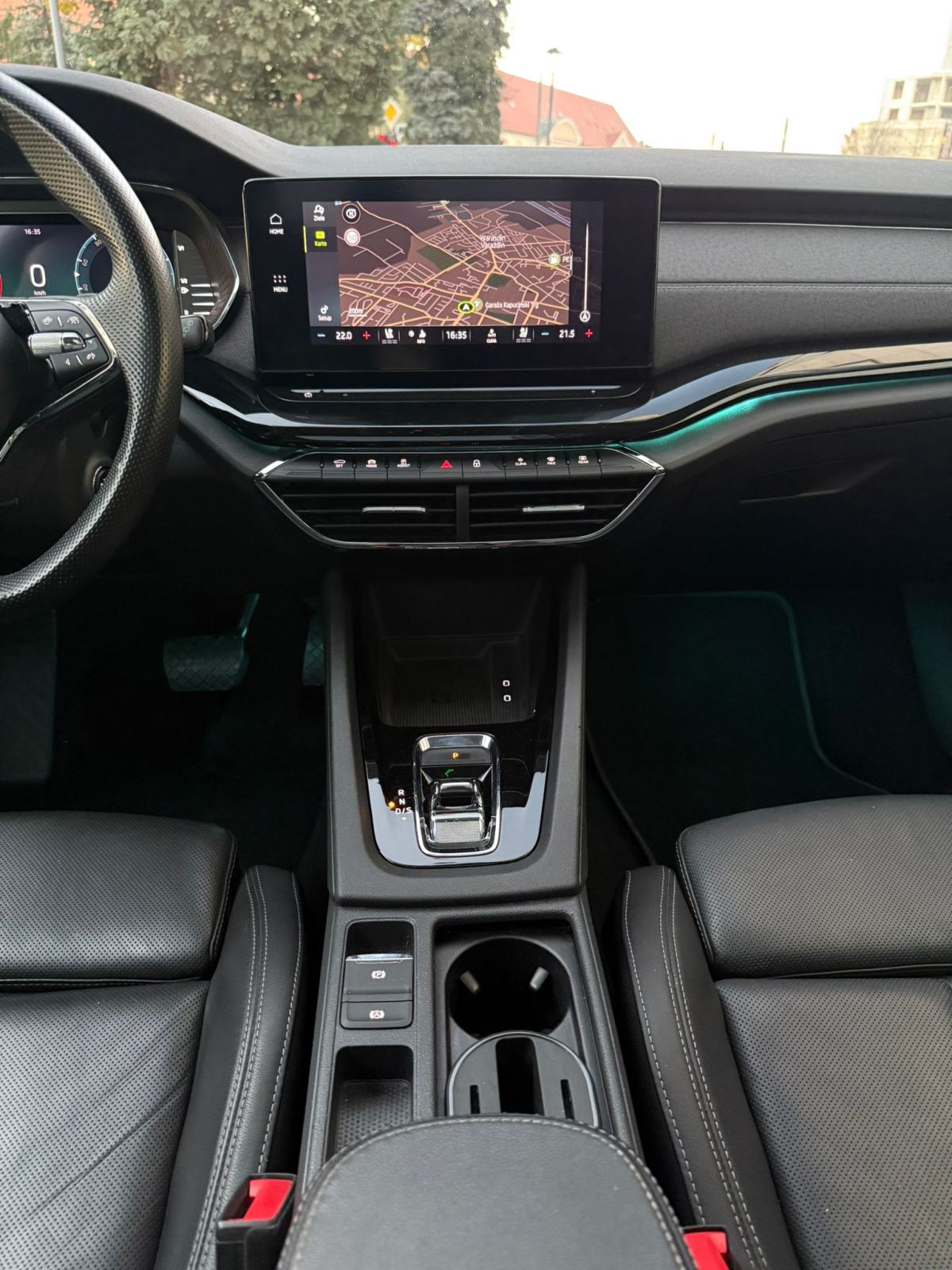 ŠKODA OCTAVIA COMBI - 2.0 TDI - 2021 GOD - FULL OPREMA - U PDVU!, fotografija 20